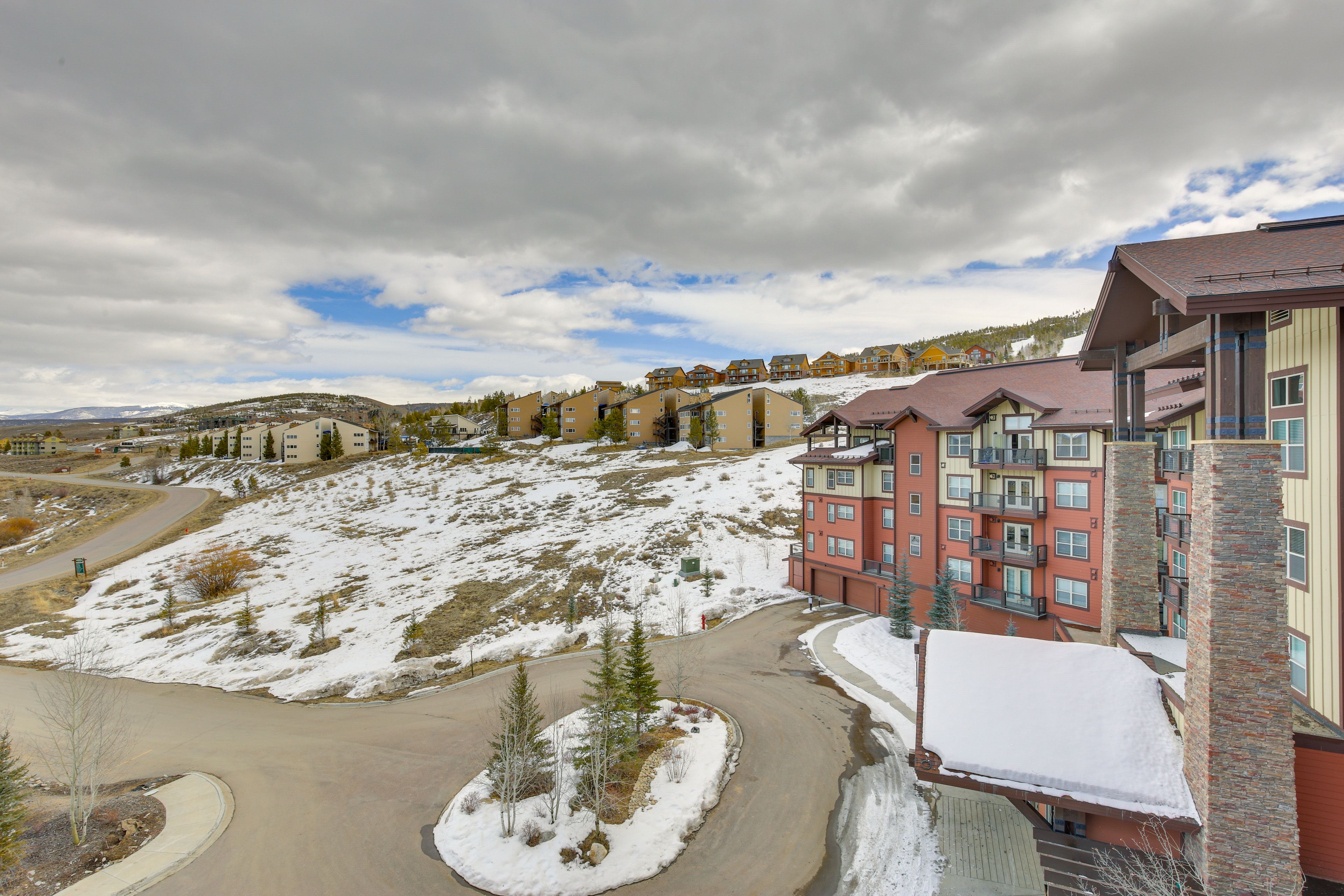 Parking | Attached Heated Parking Garage (1 Vehicle)
