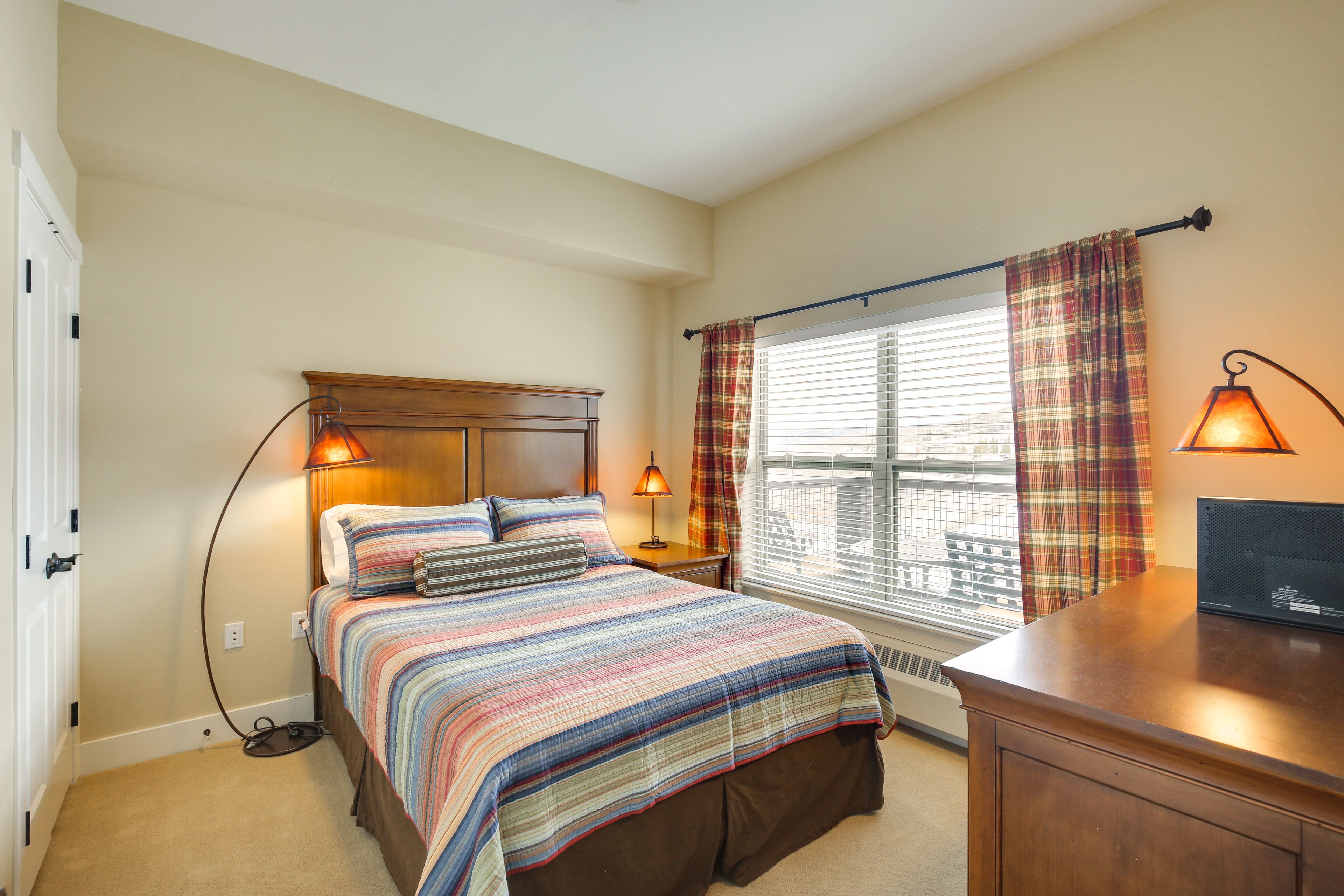 Bedroom | Queen Bed | En-Suite Bathroom
