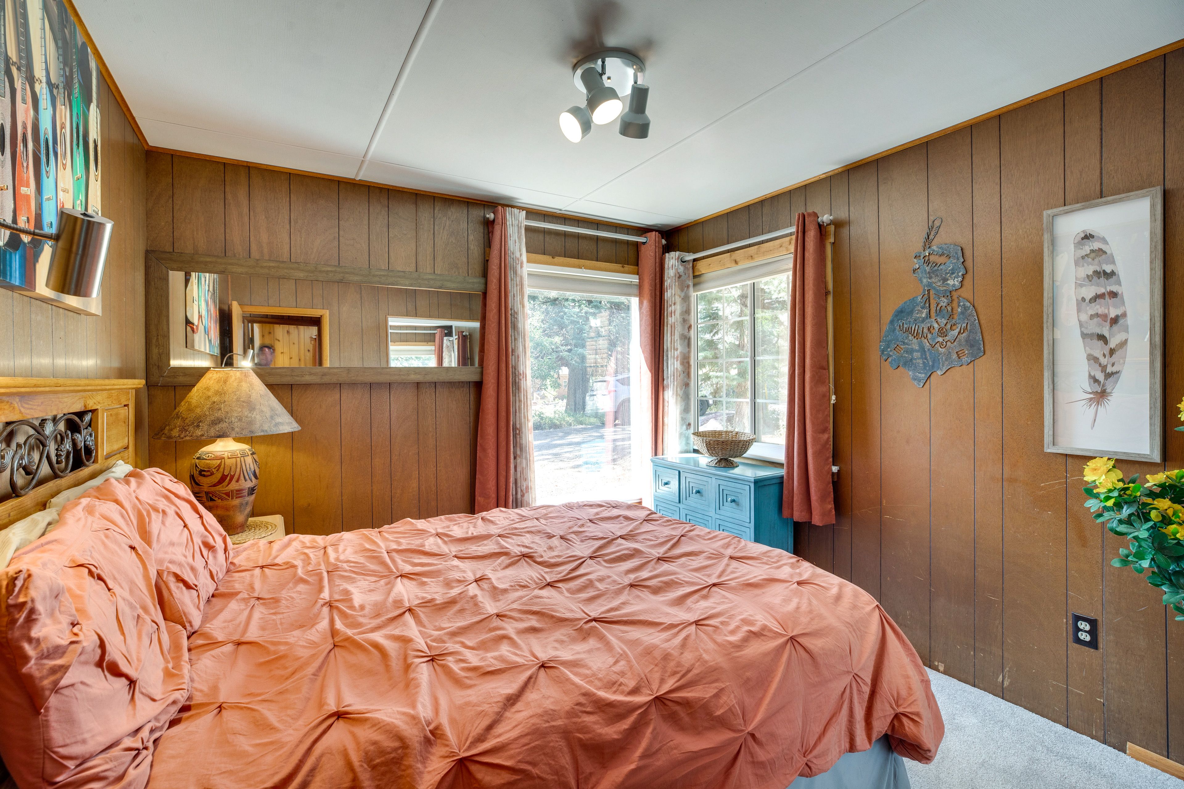 Bedroom 2 | Queen Bed