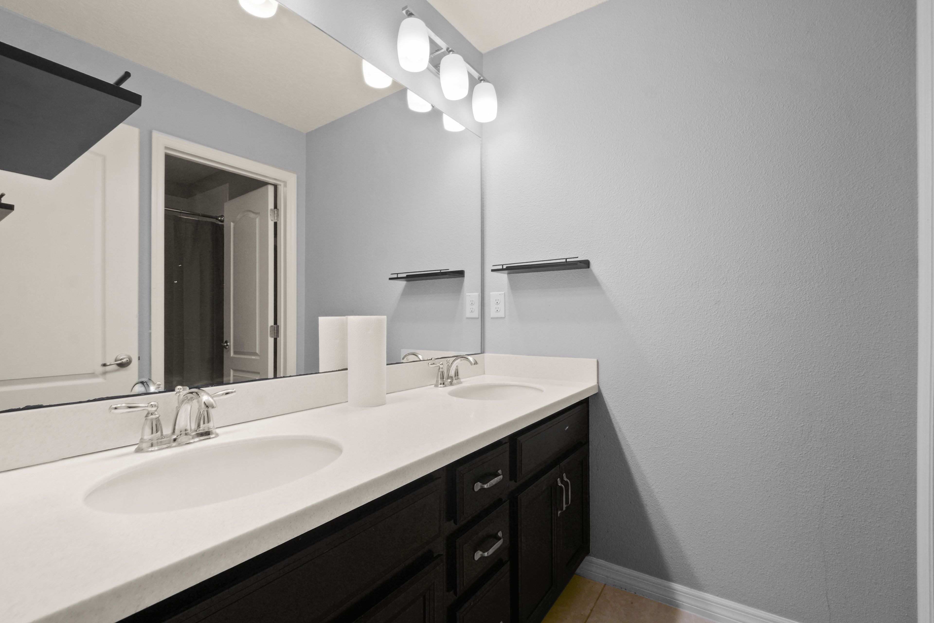 Full Bath | 2nd Floor