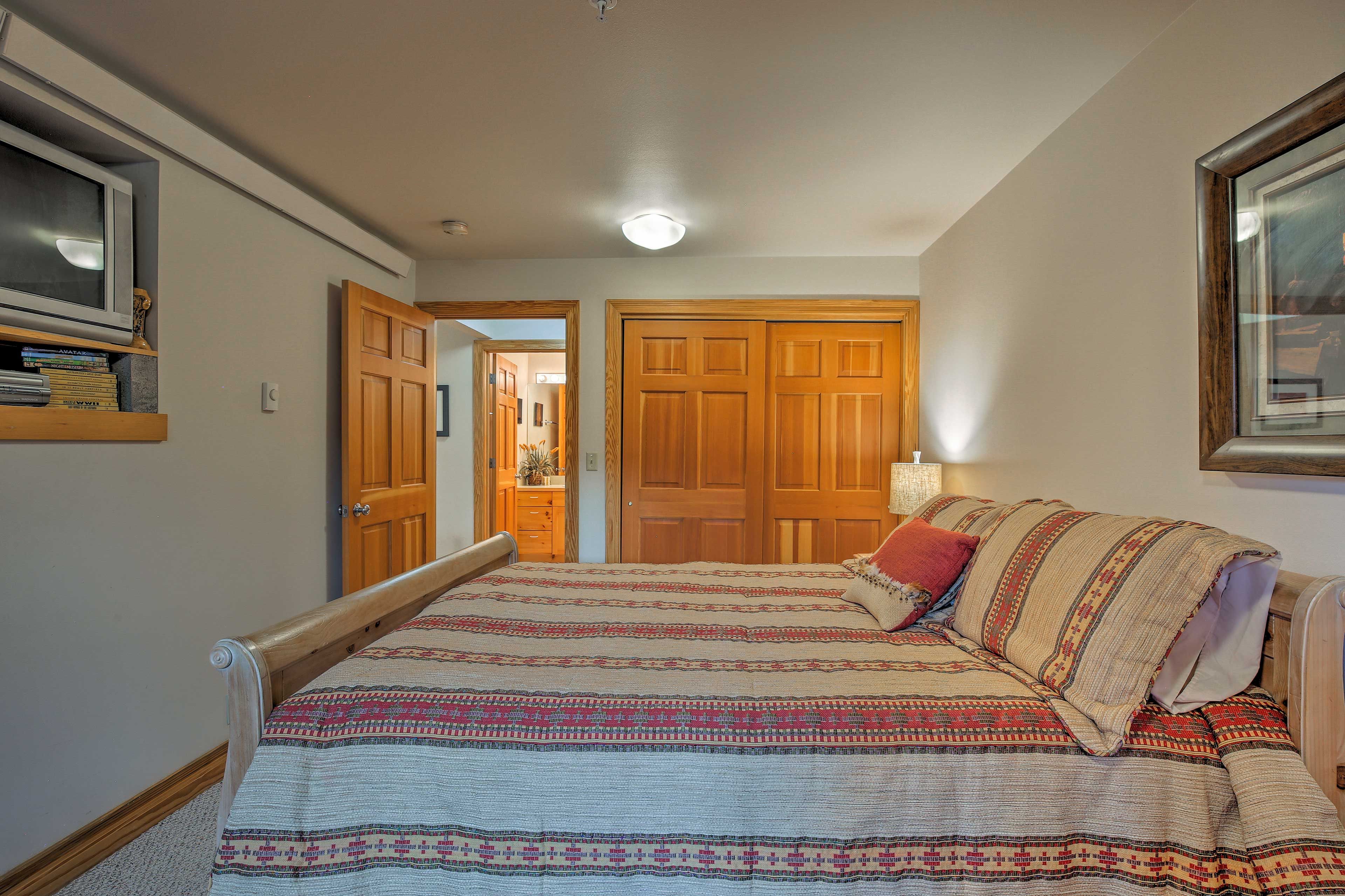 Bedroom 2 | En-Suite Bathroom