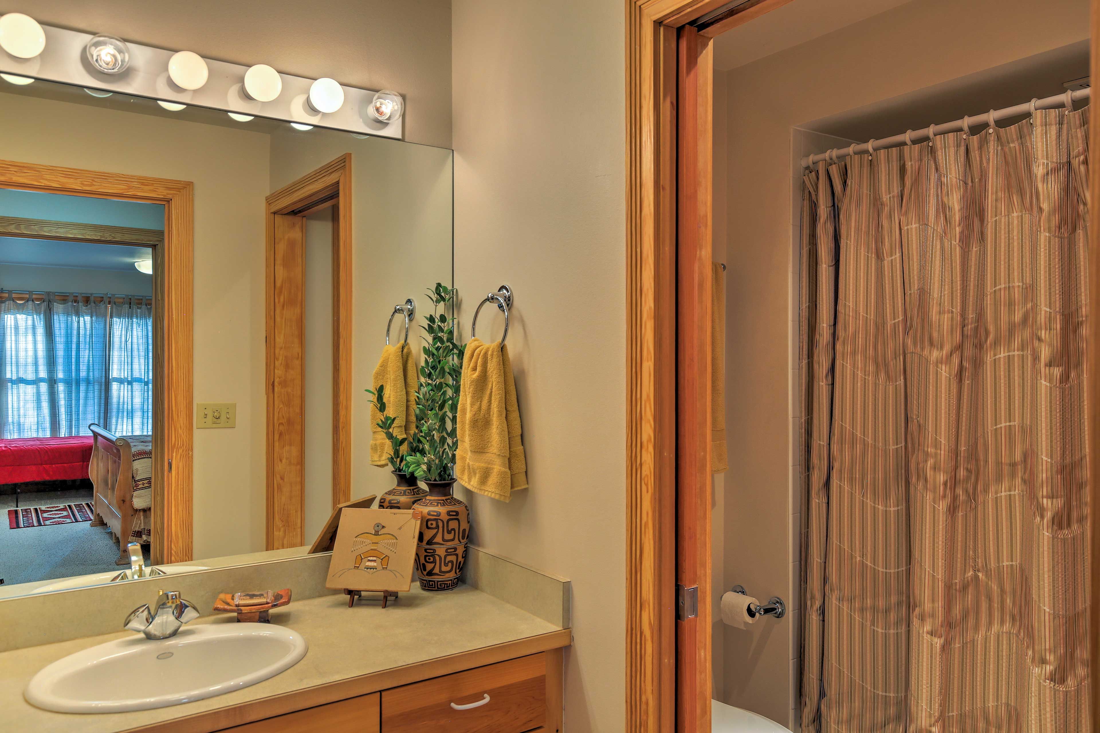 Full Bathroom | Complimentary Toiletries