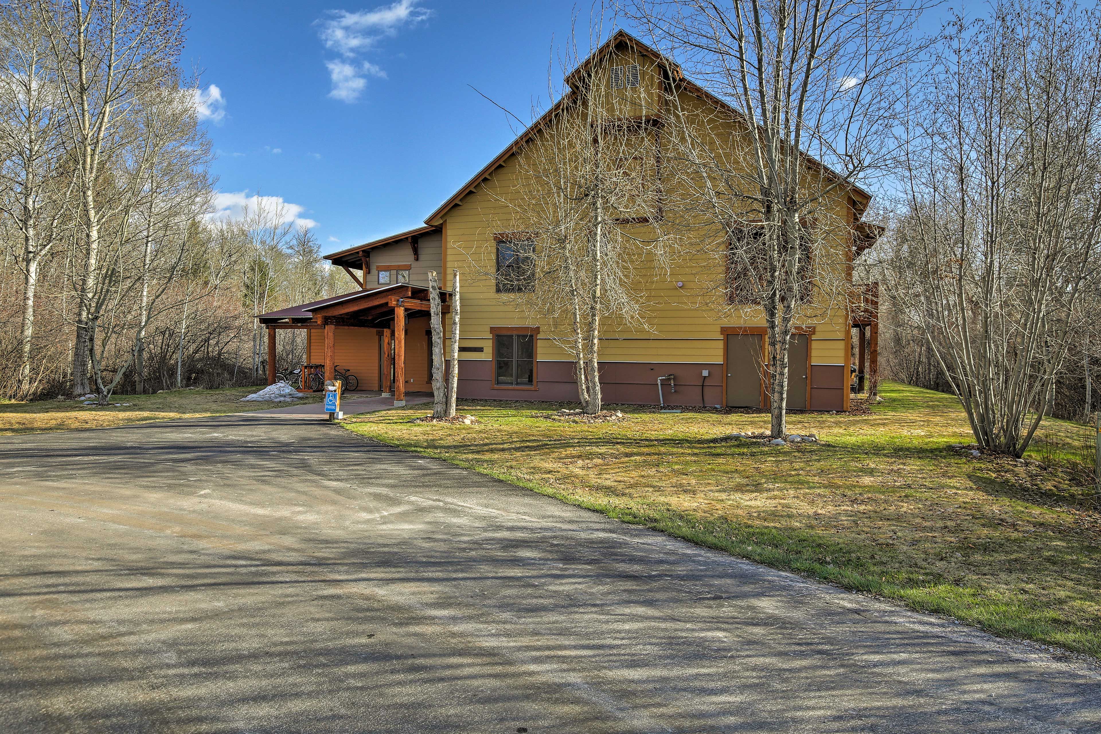 Building Exterior | Community Parking Lot (2 Vehicles)