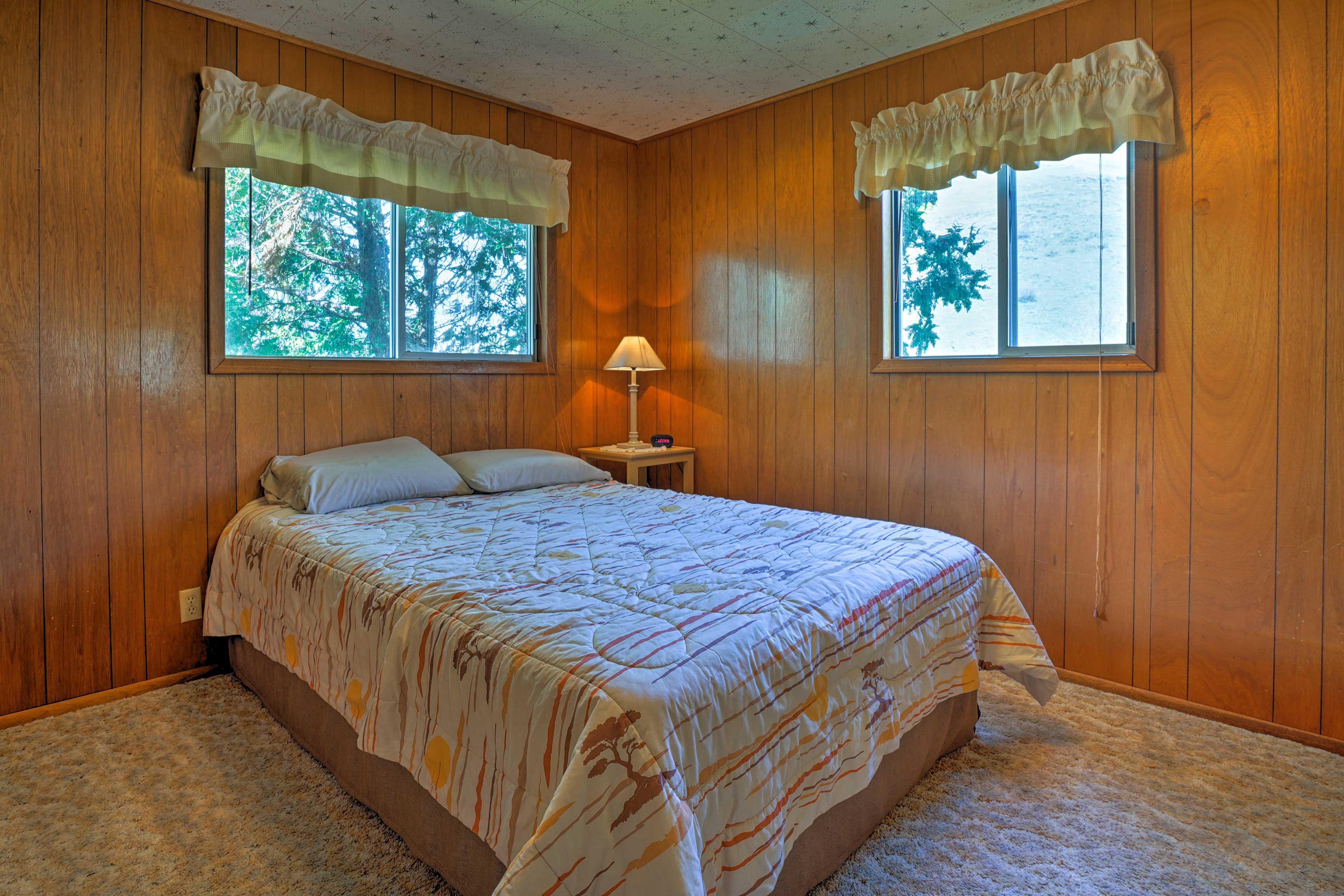 After a day on the river, sleep well in this queen-sized bed.