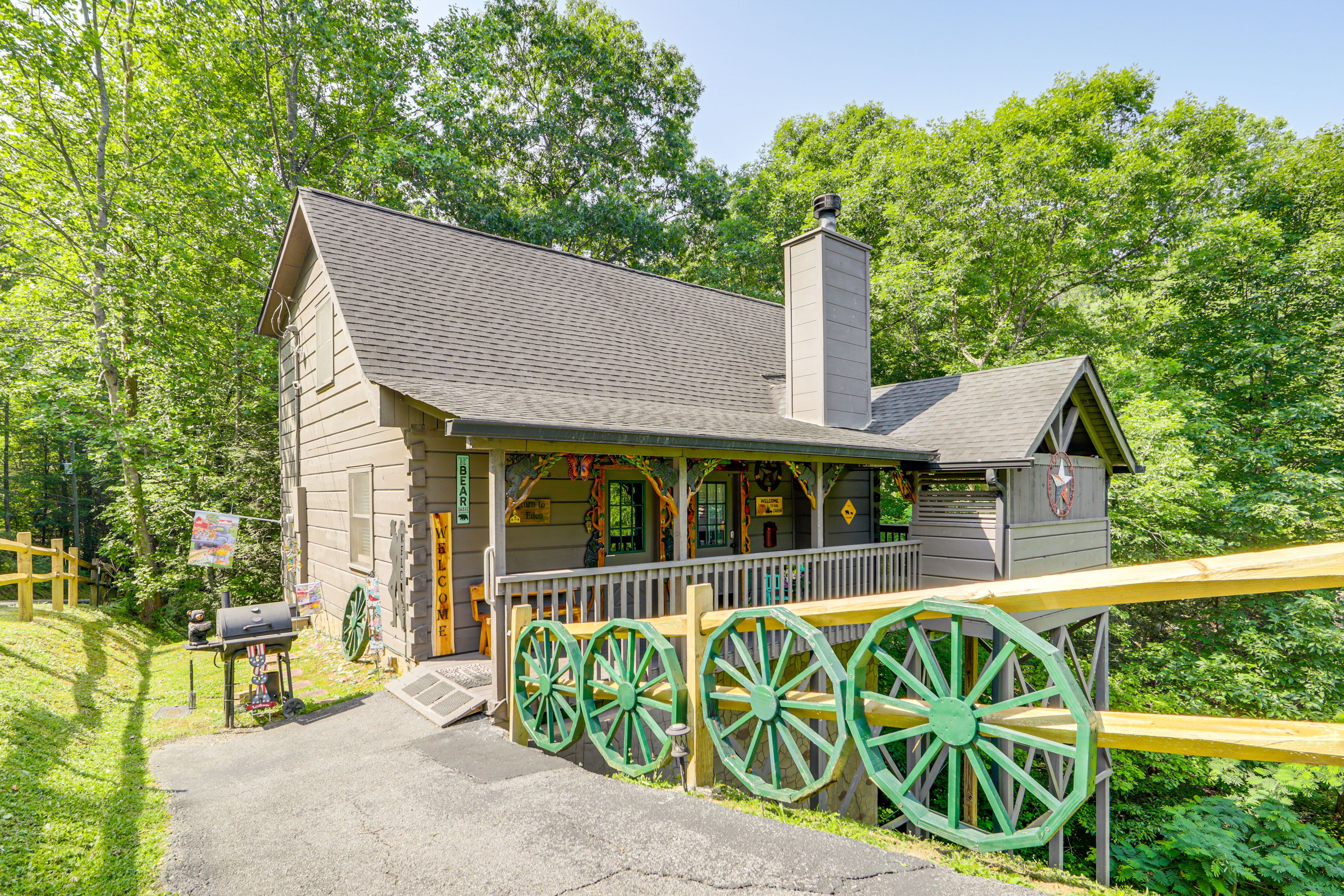 Sevierville Vacation Rental | 2BR | 2BA | 1,035 Sq Ft | Stairs Required