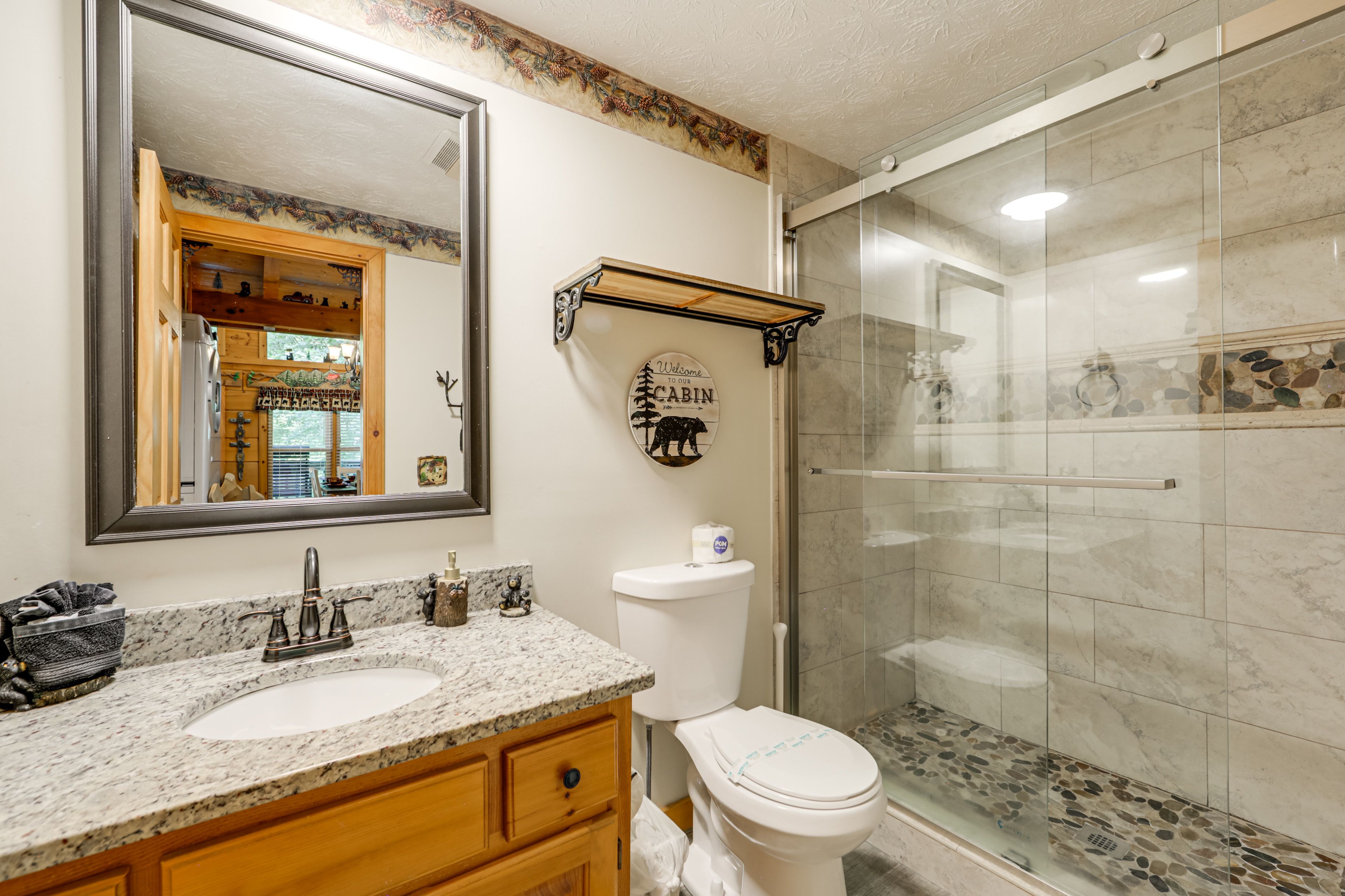 Full Bathroom | Complimentary Toiletries