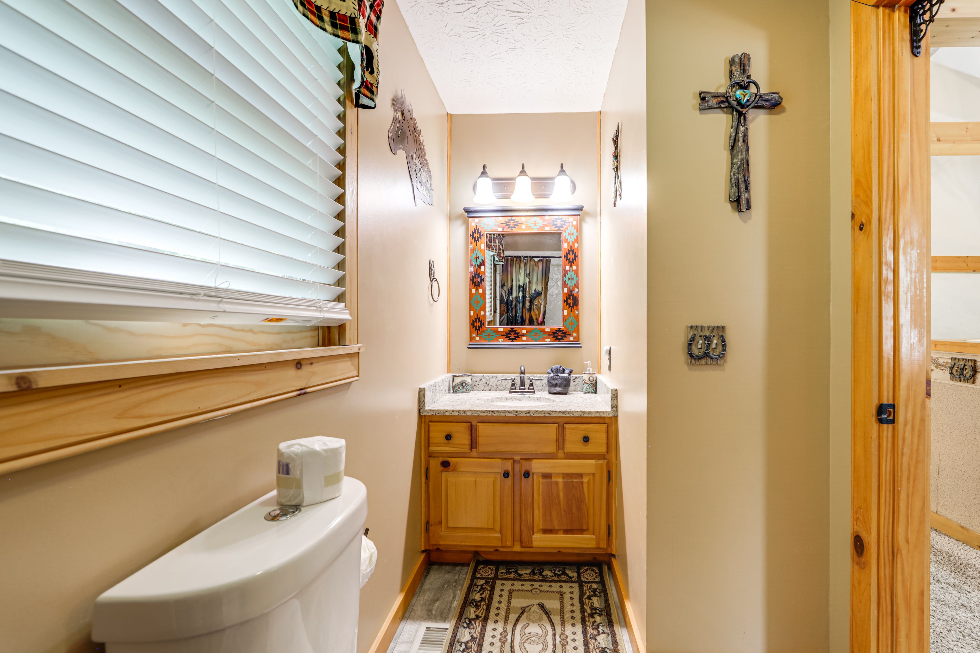 Full Bathroom | Towels Provided
