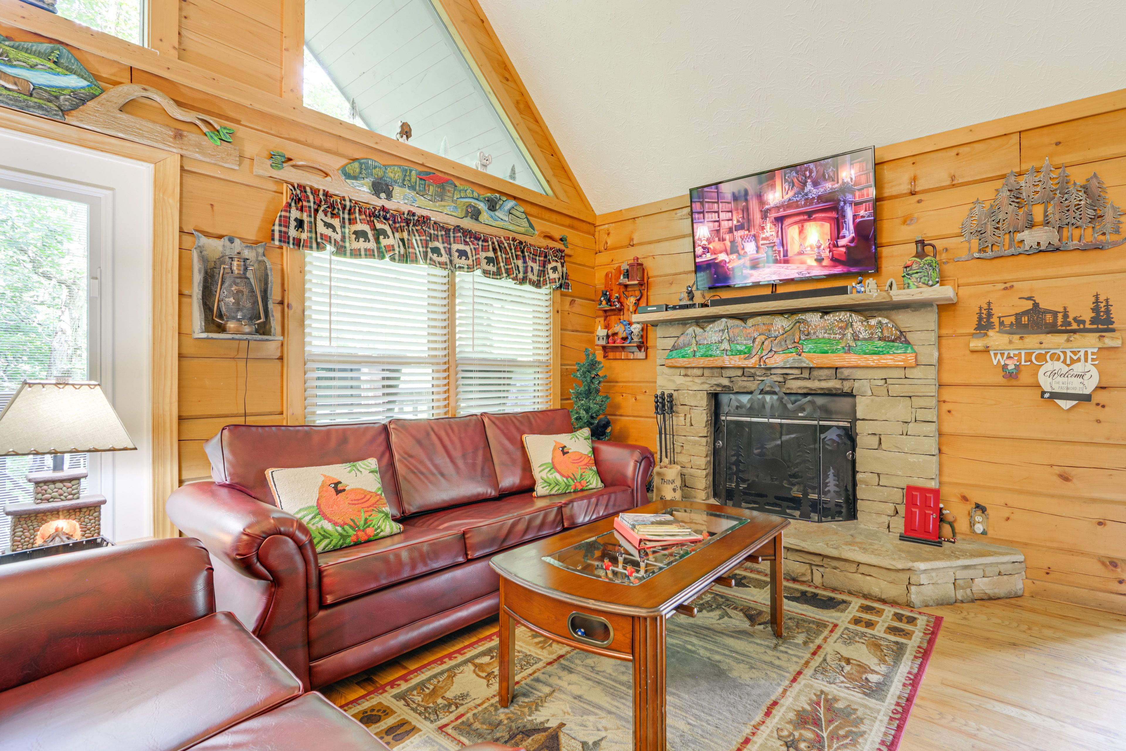 Living Room | Queen Sleeper Sofa | Free WiFi | Central Heat & A/C
