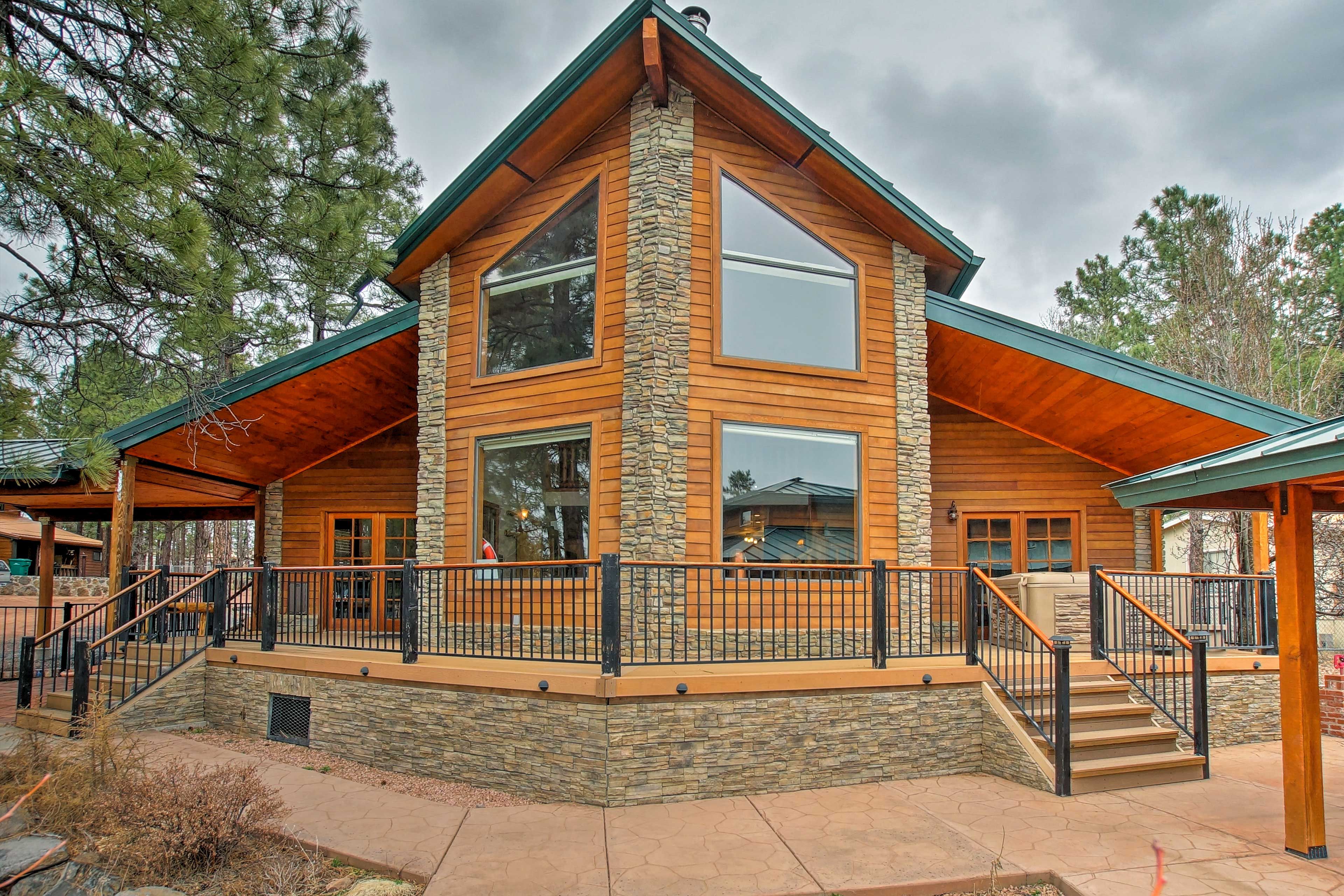 Adventure awaits you at this luxury lakefront property in Lakeside-Pinetop.