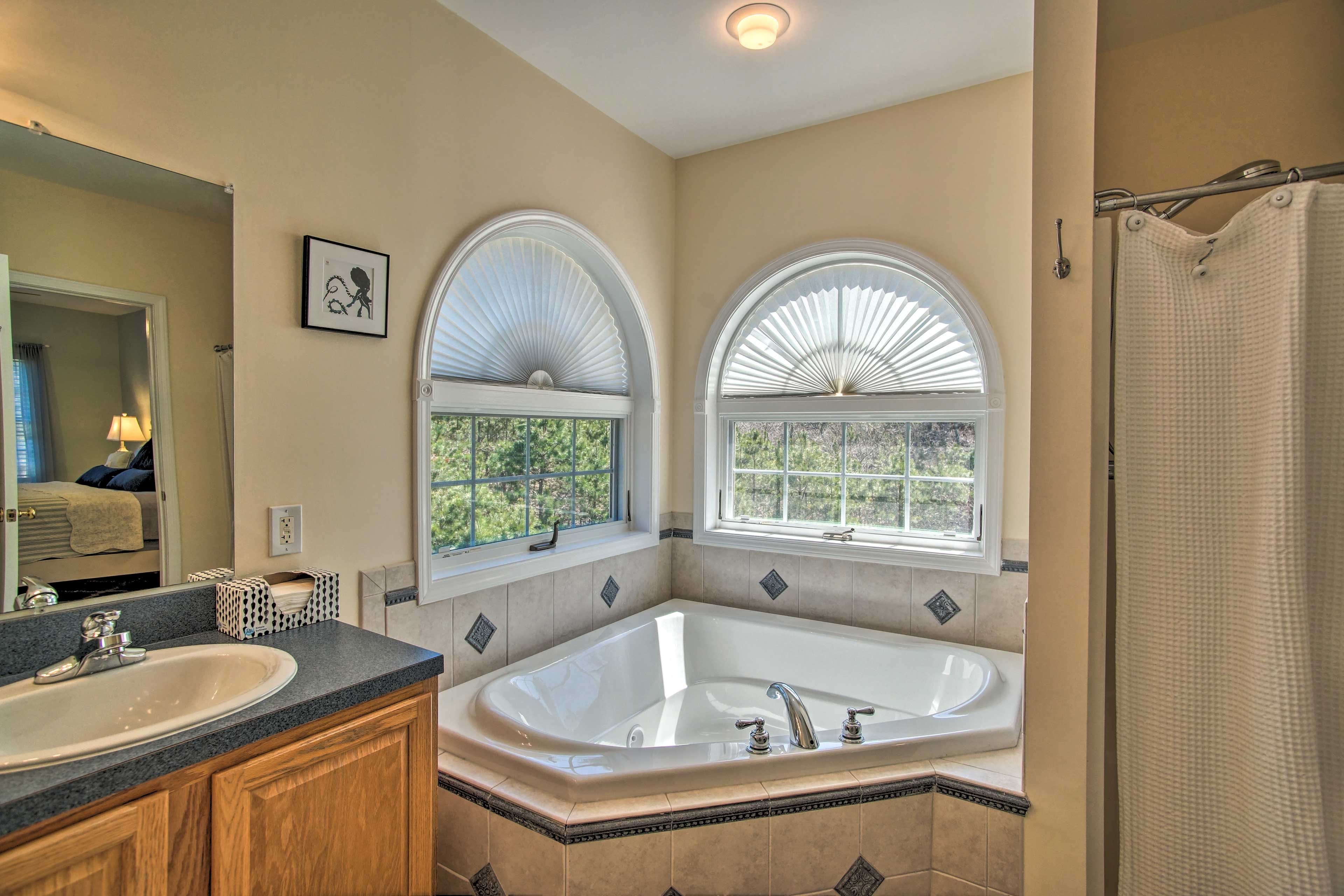Full Bathroom | 1st Floor