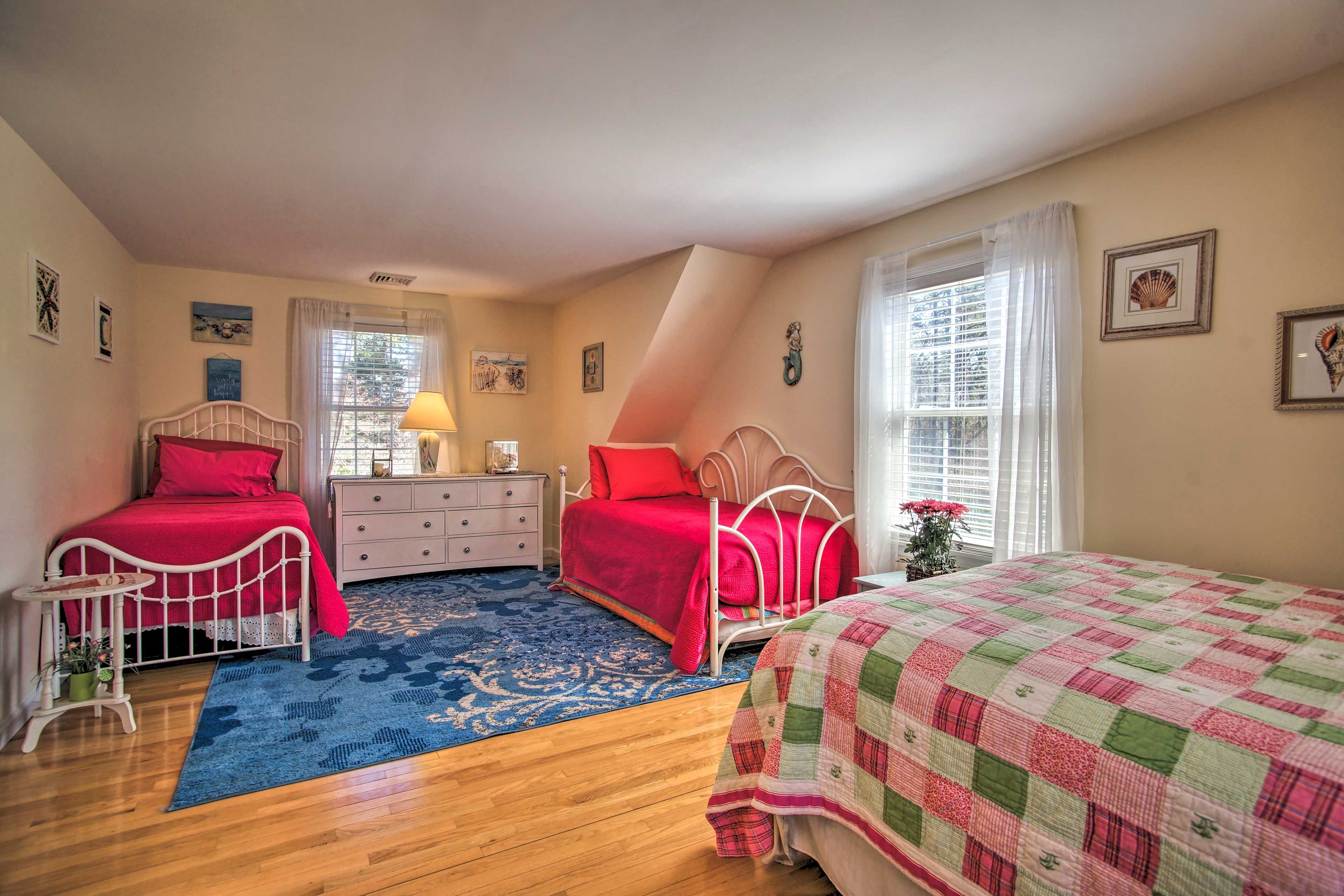 Bedroom 3 | Queen Bed | 3 Twin Beds | 2nd Floor