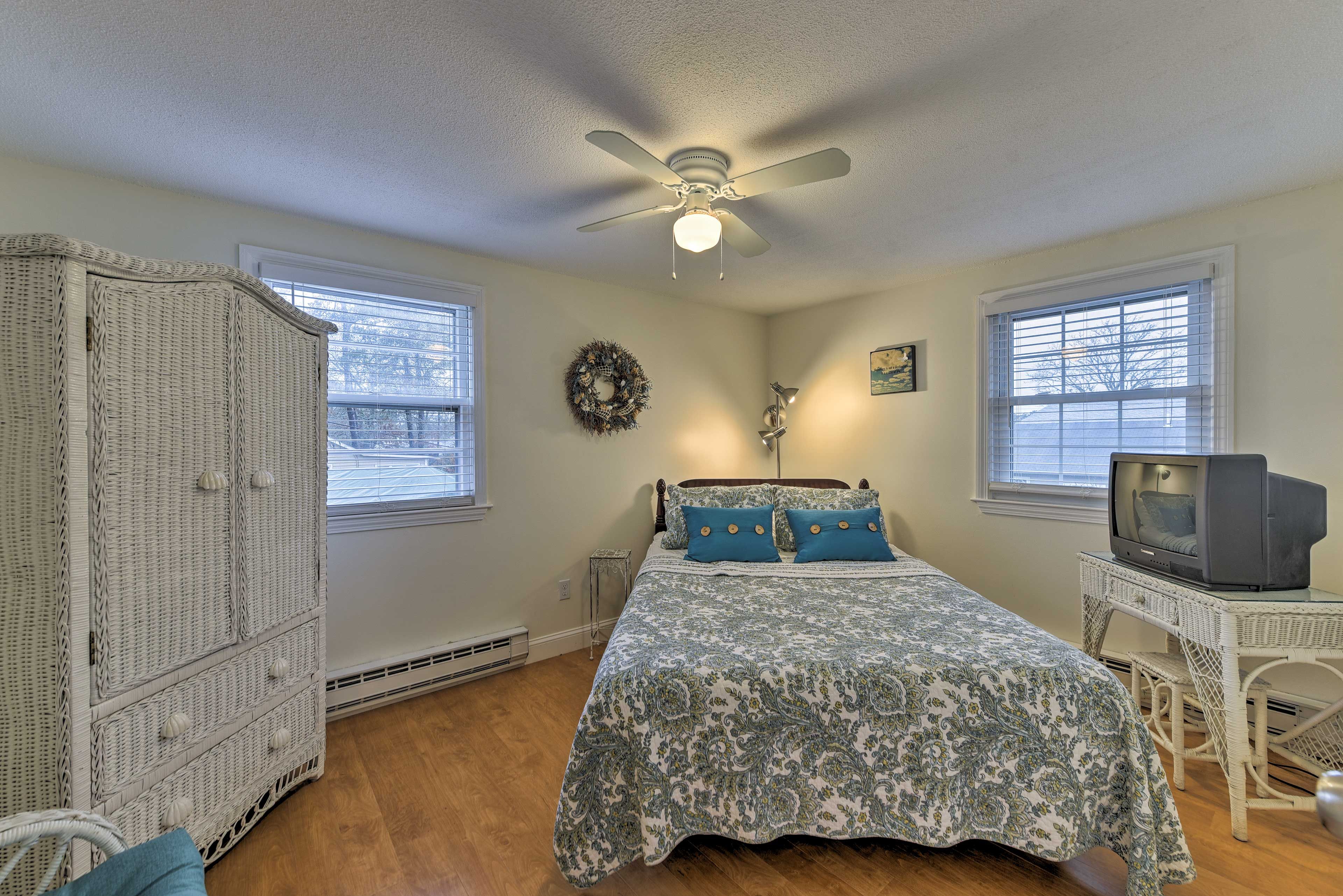 Bedroom 3 | Queen Bed