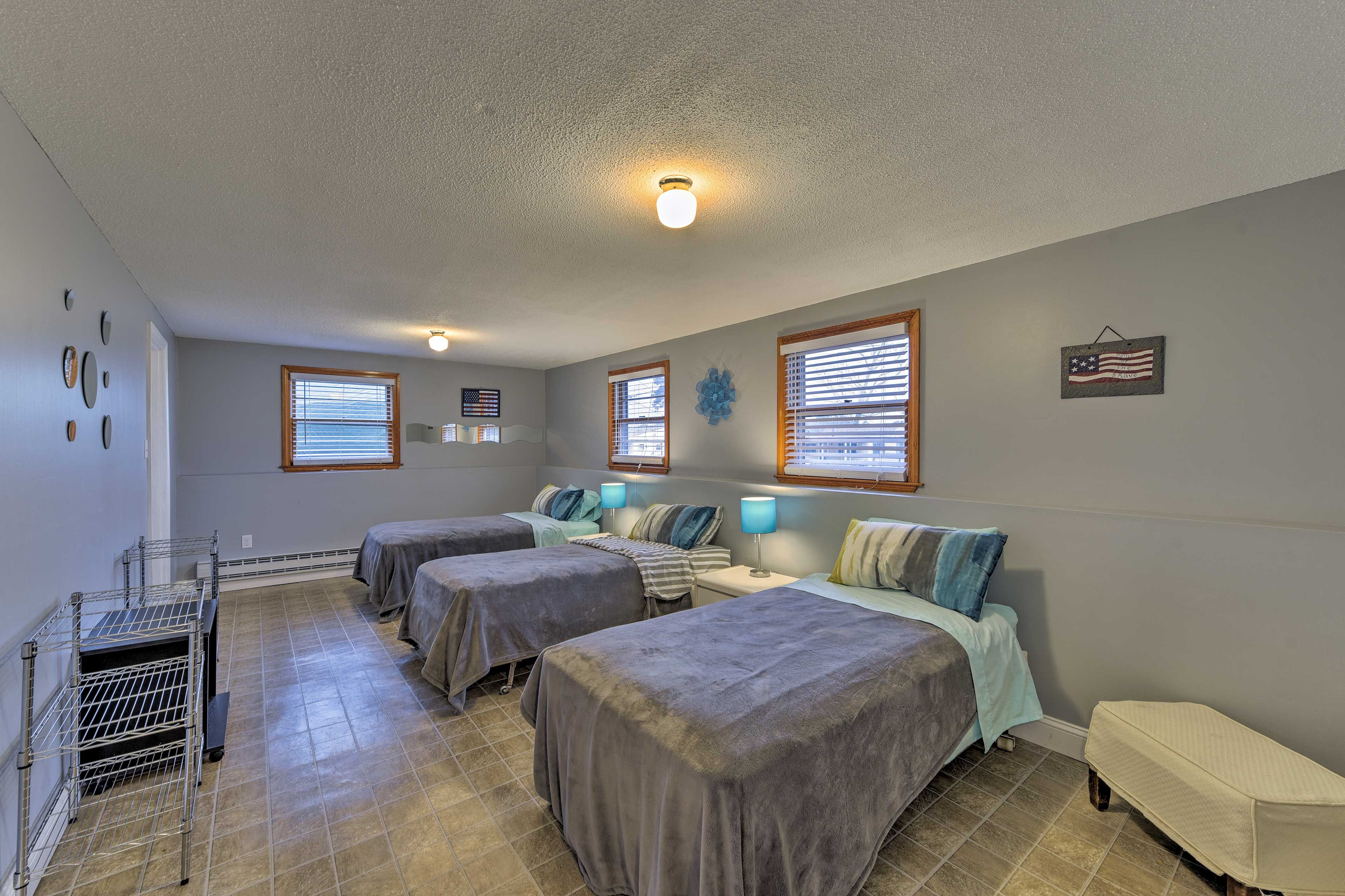 Bedroom 1 | 3 Twin Beds