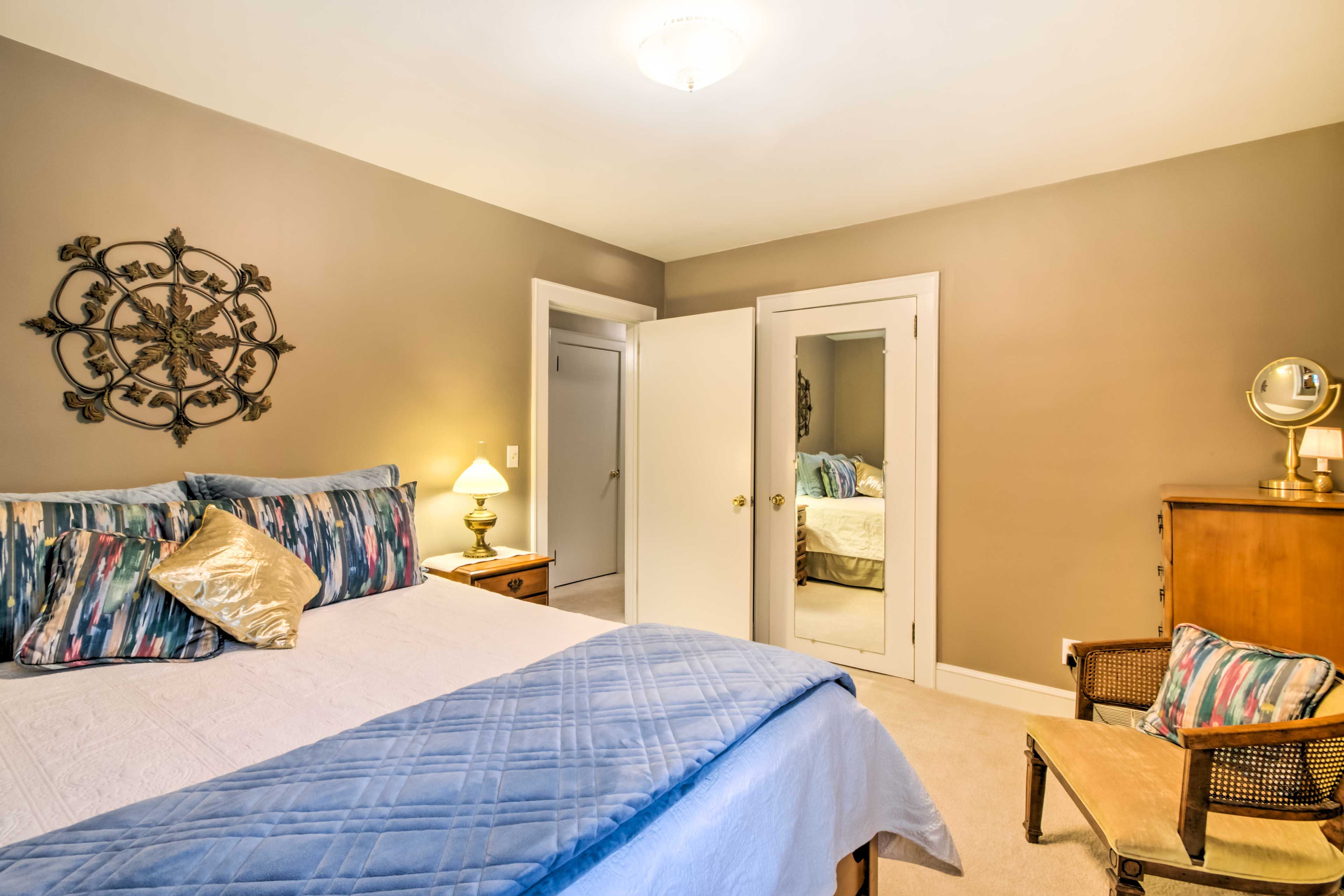 Bedroom 2 | Queen Bed