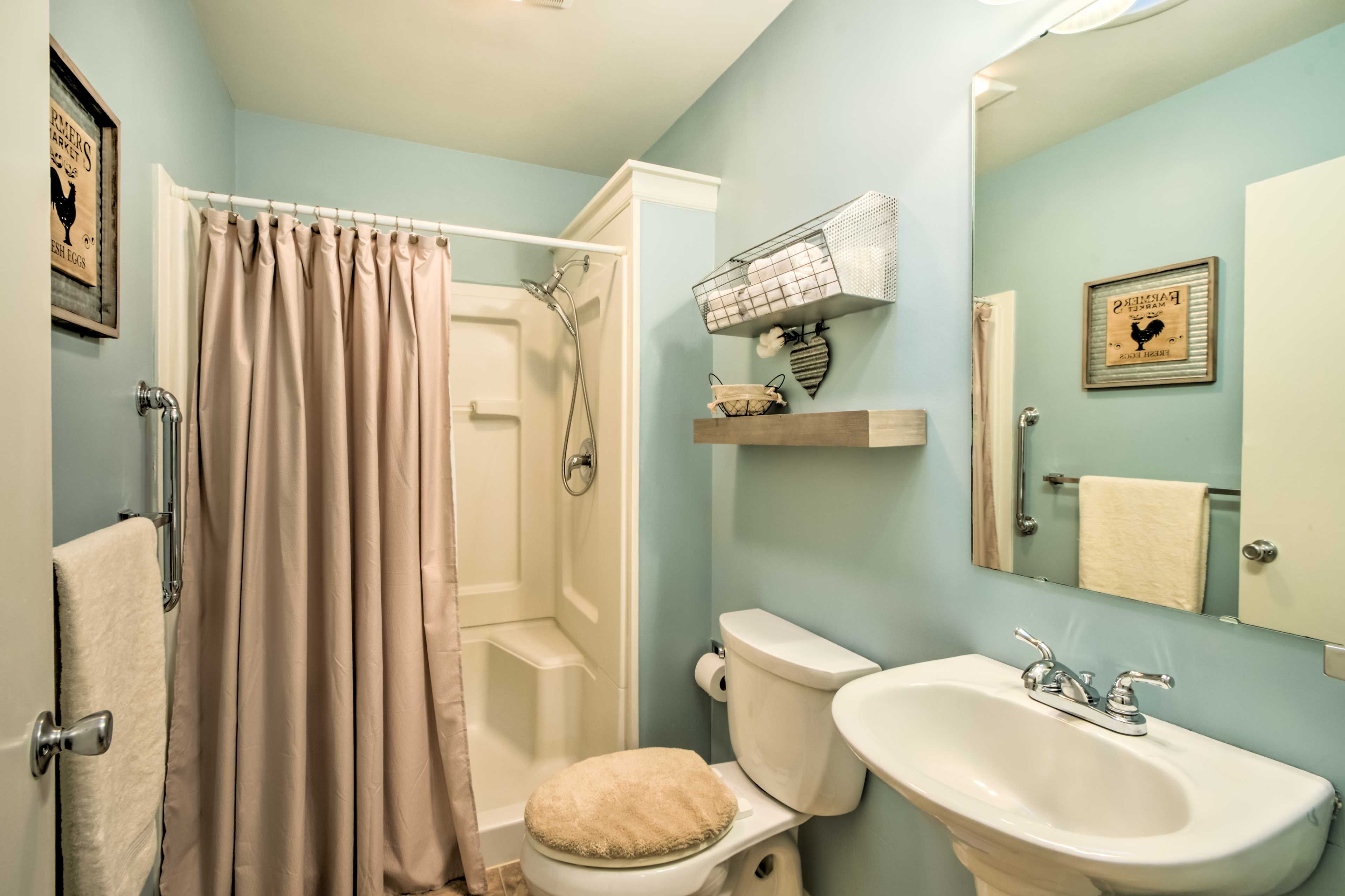 Full Bathroom | Complimentary Toiletries