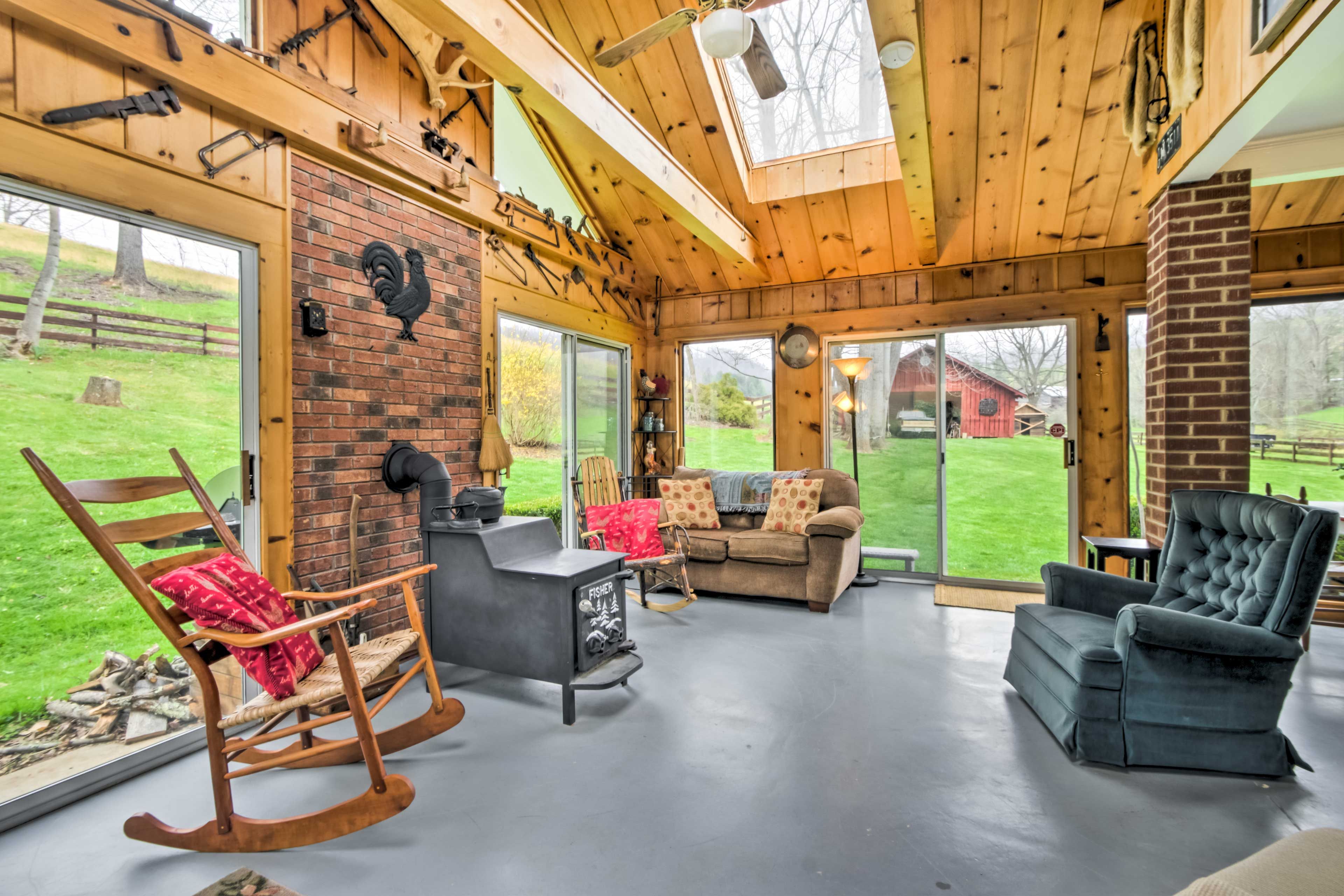 Sunroom | Access to Backyard