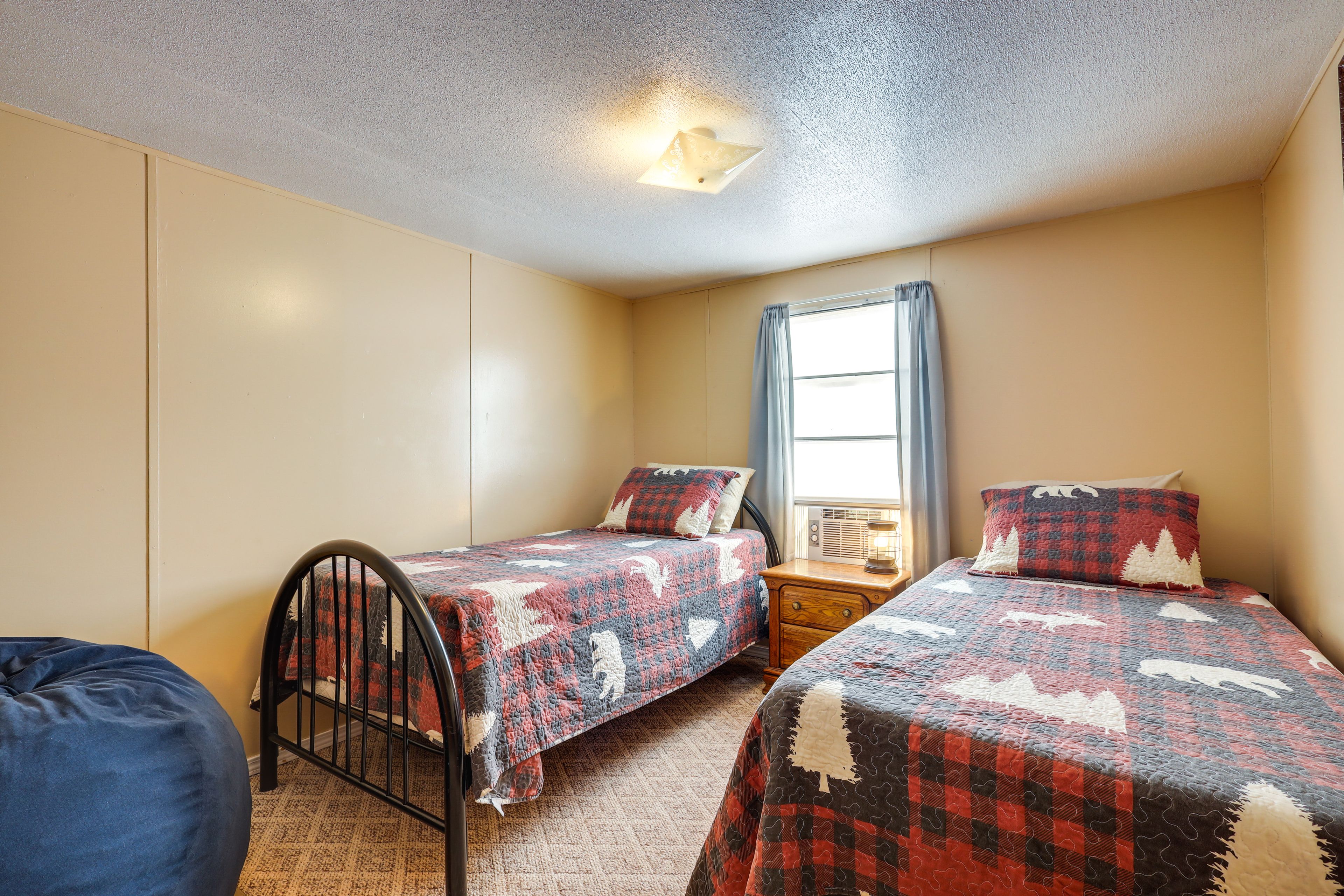 Bedroom 2 | 2 Twin Beds