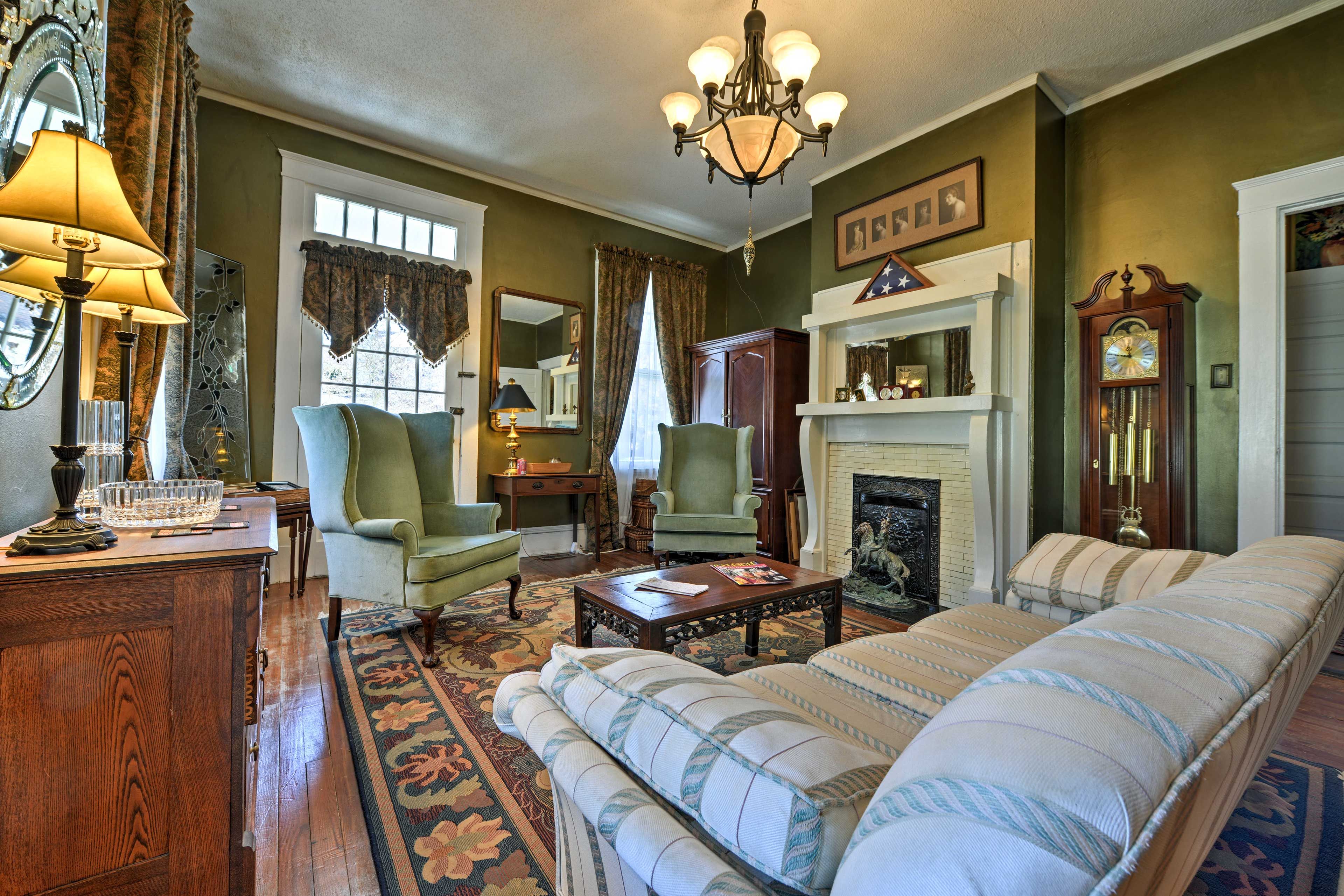 Transport back in time at this historic Raleigh vacation rental apartment!