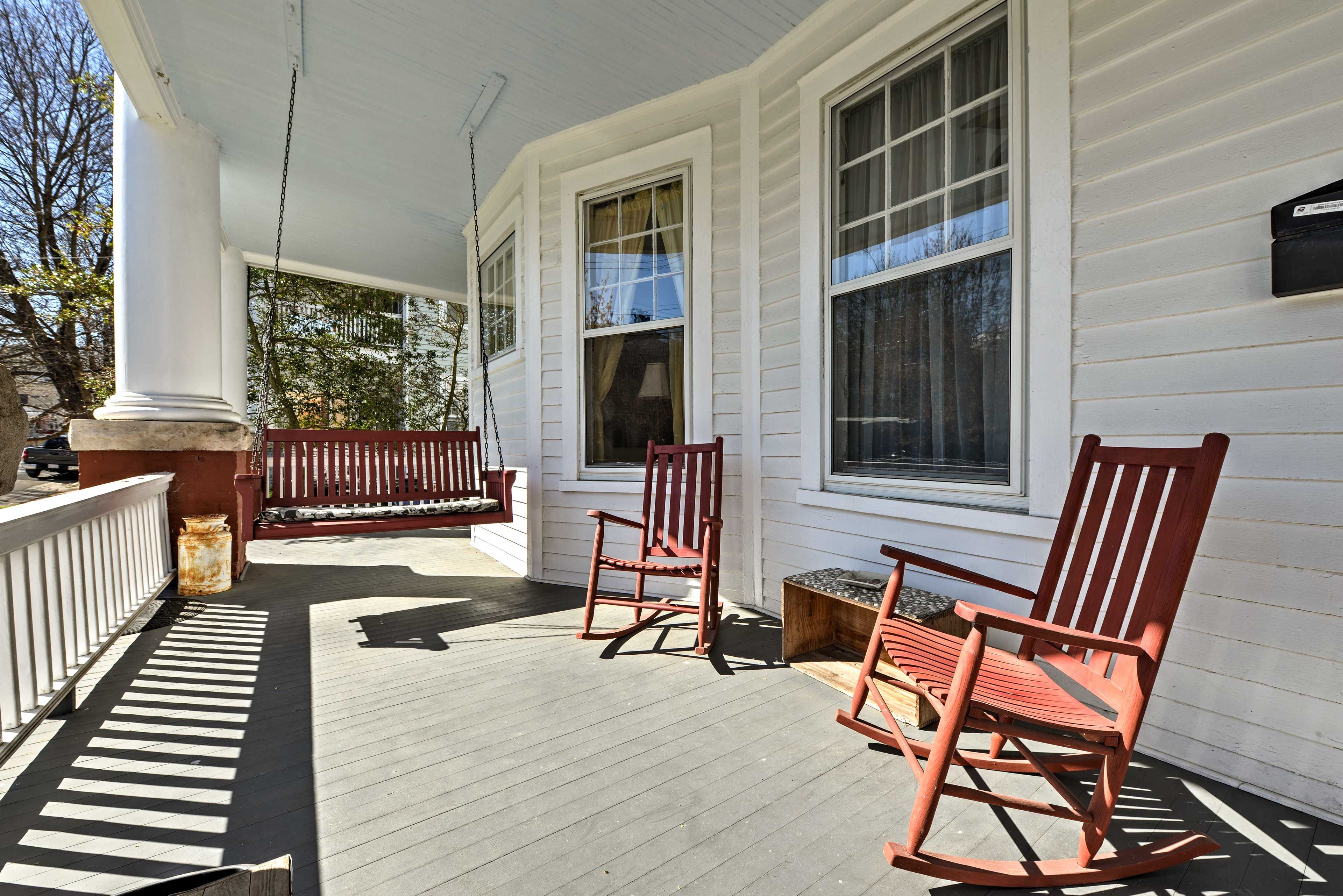 Inside you'll find 2 bedrooms and 1.5 bathrooms.
