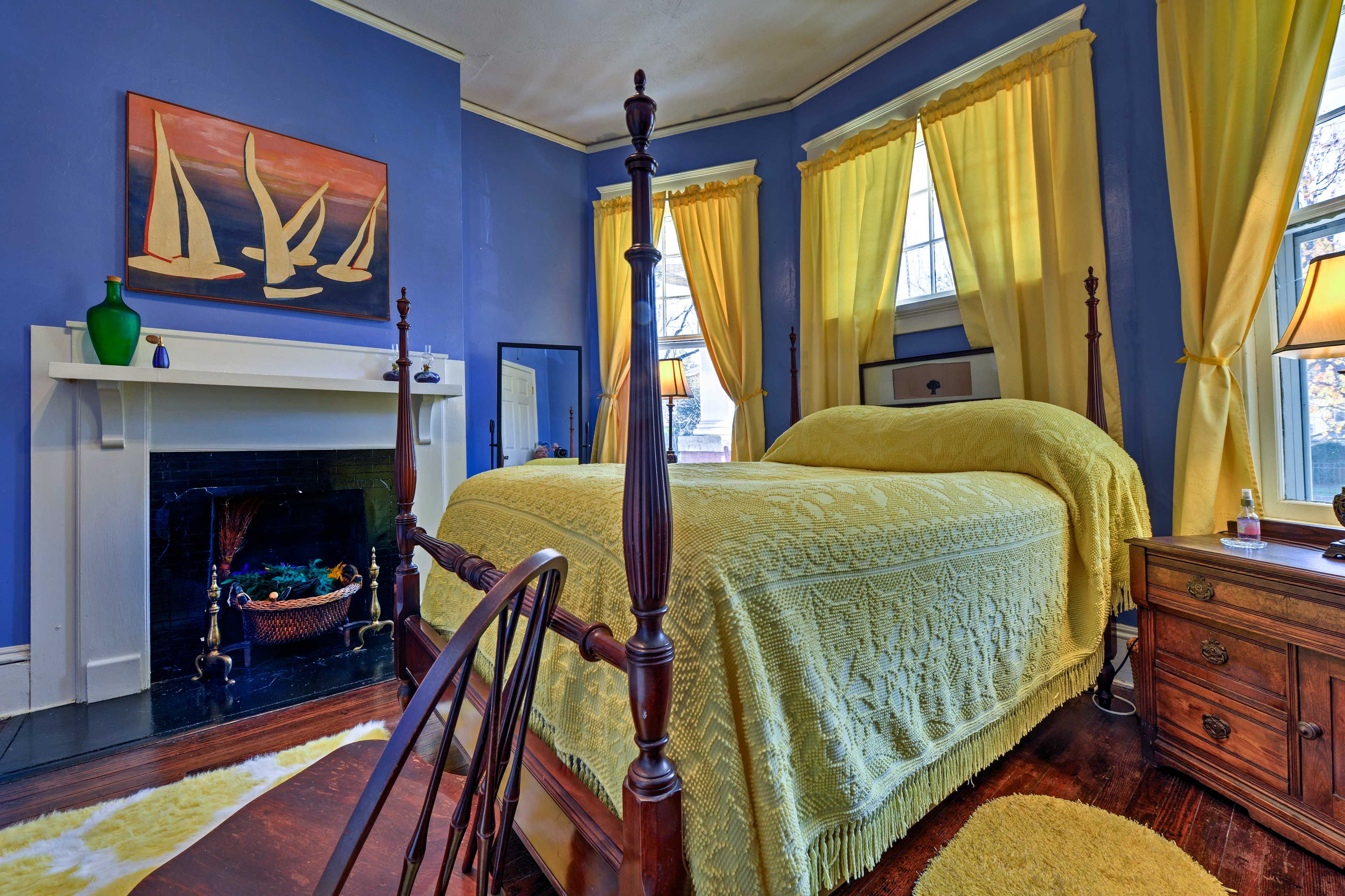 Primary blues and yellows decorate this bedroom.