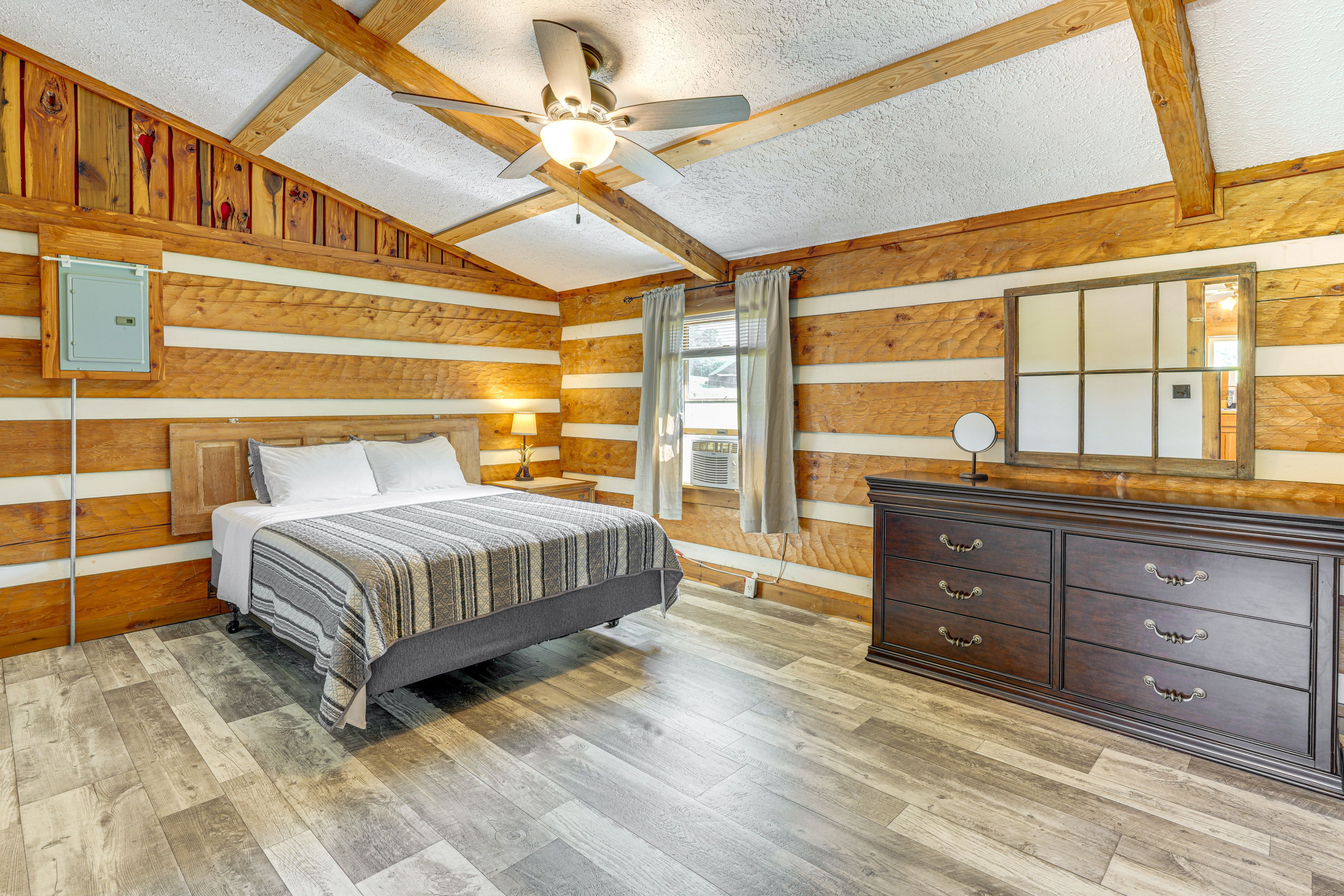 Bedroom 2 | Queen Bed