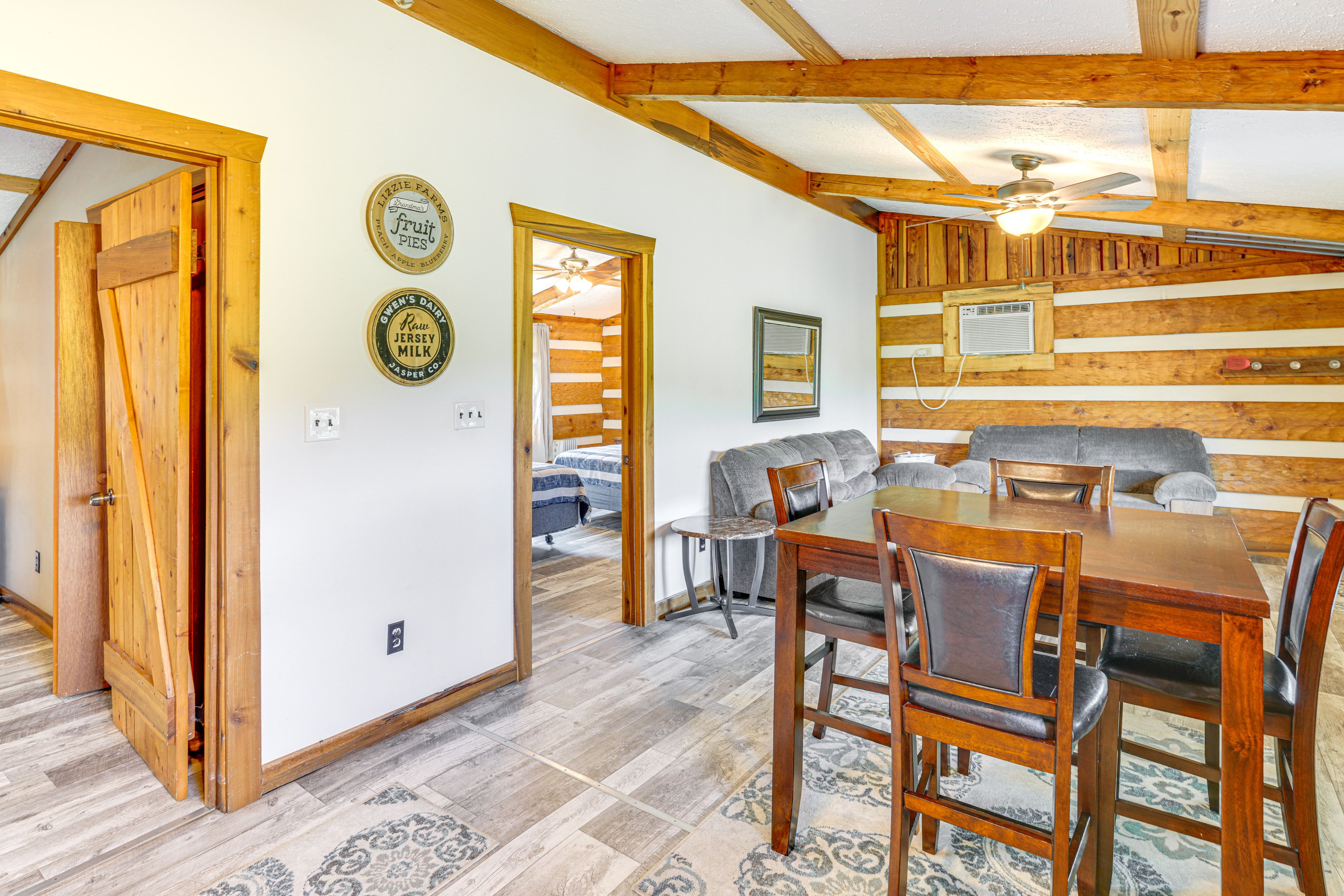Dining Area | 4-Person Dining Table