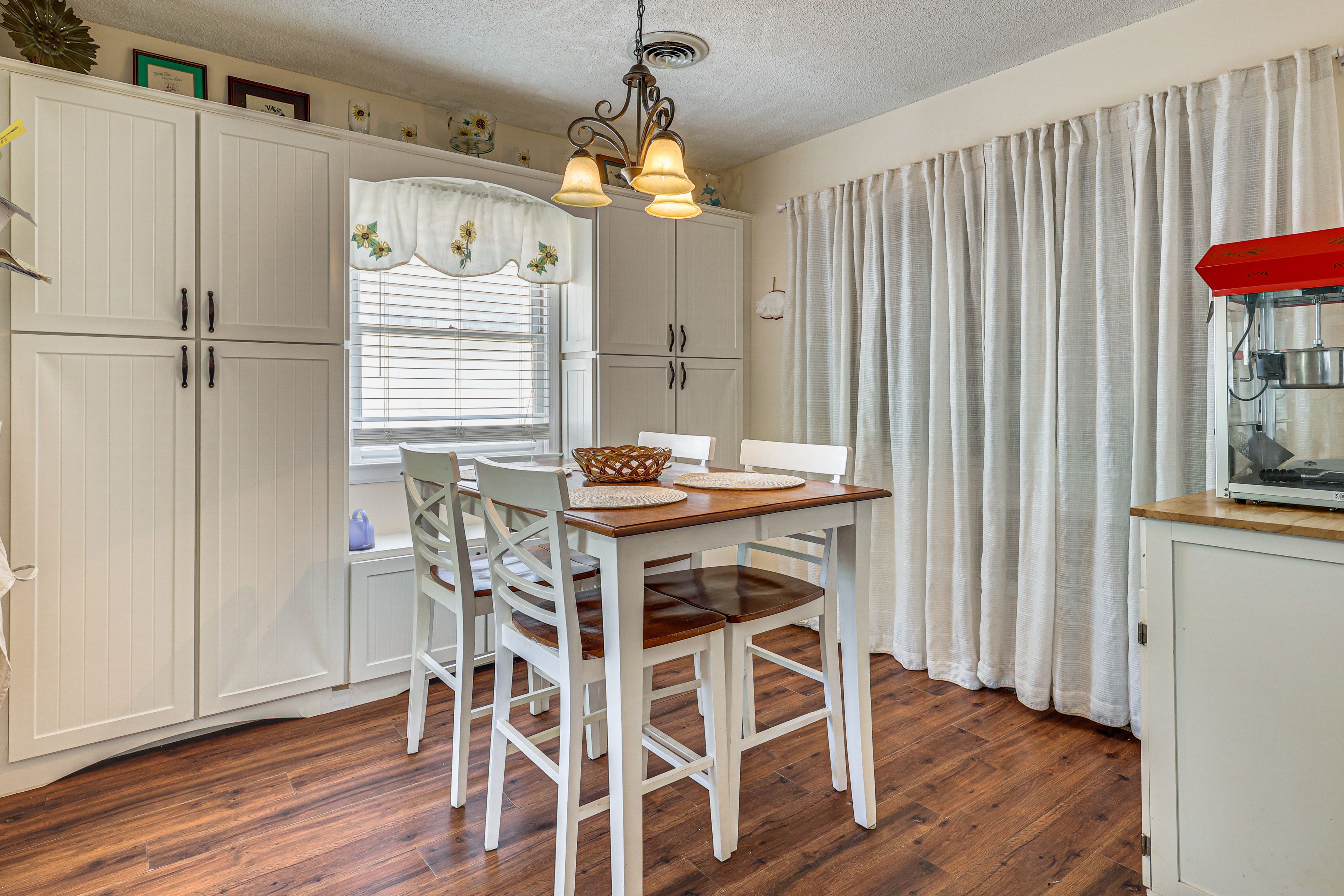 Dining Table | Dishware & Flatware Provided