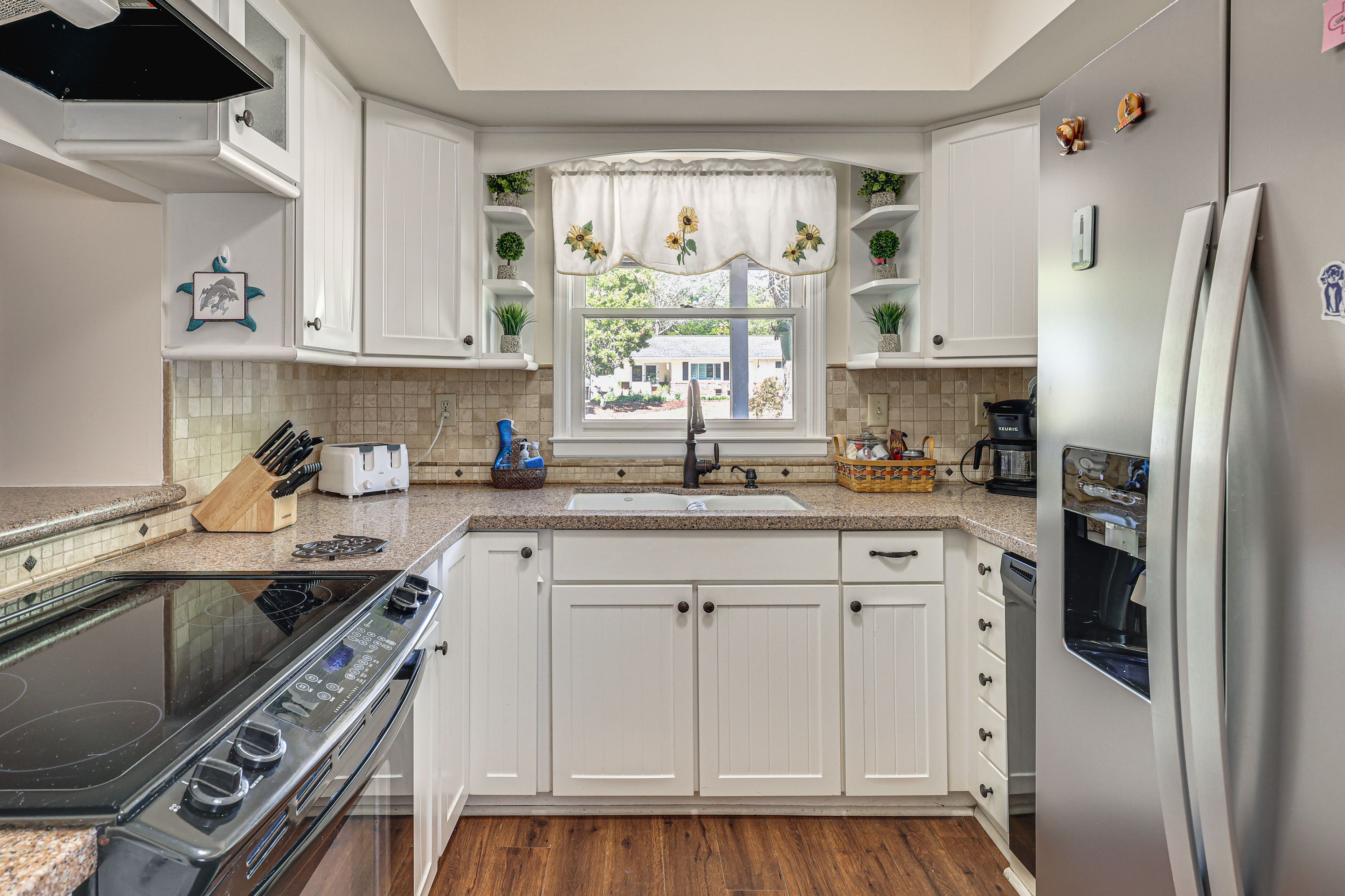 Kitchen | Crockpot | Ice Maker