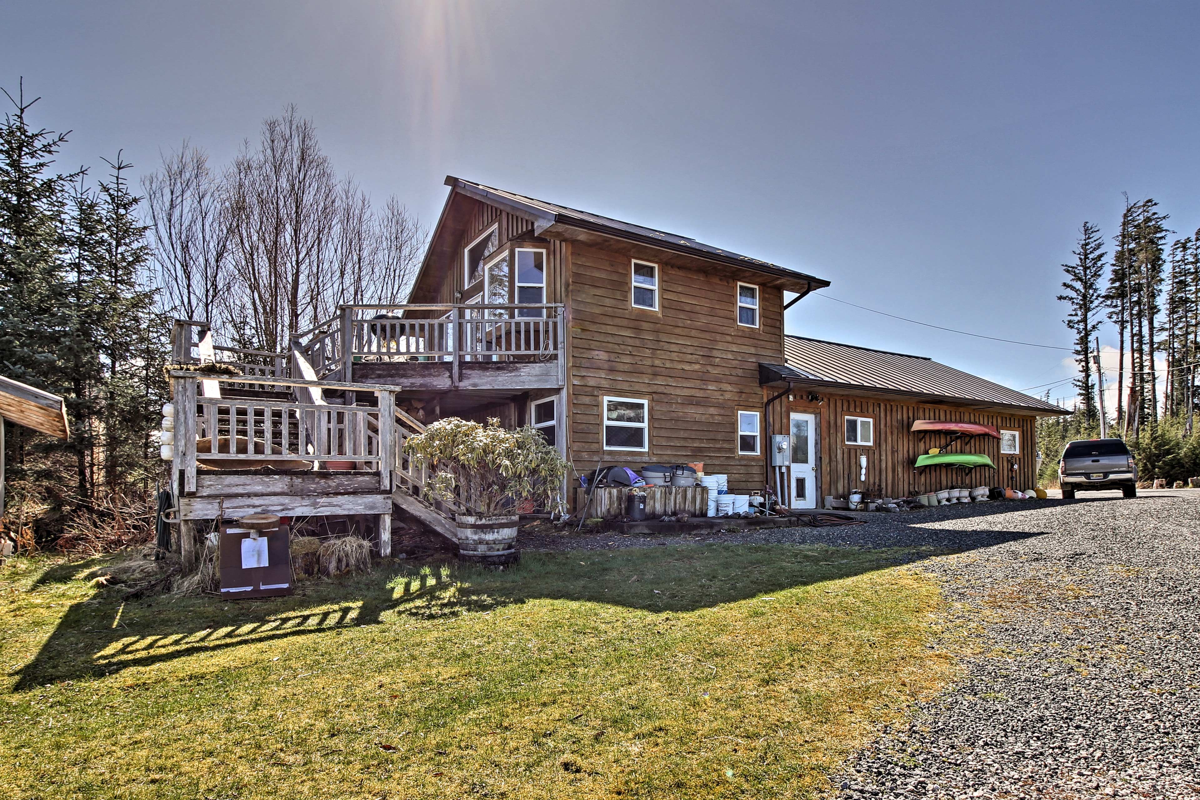 Parking | Driveway (Ample Spots)