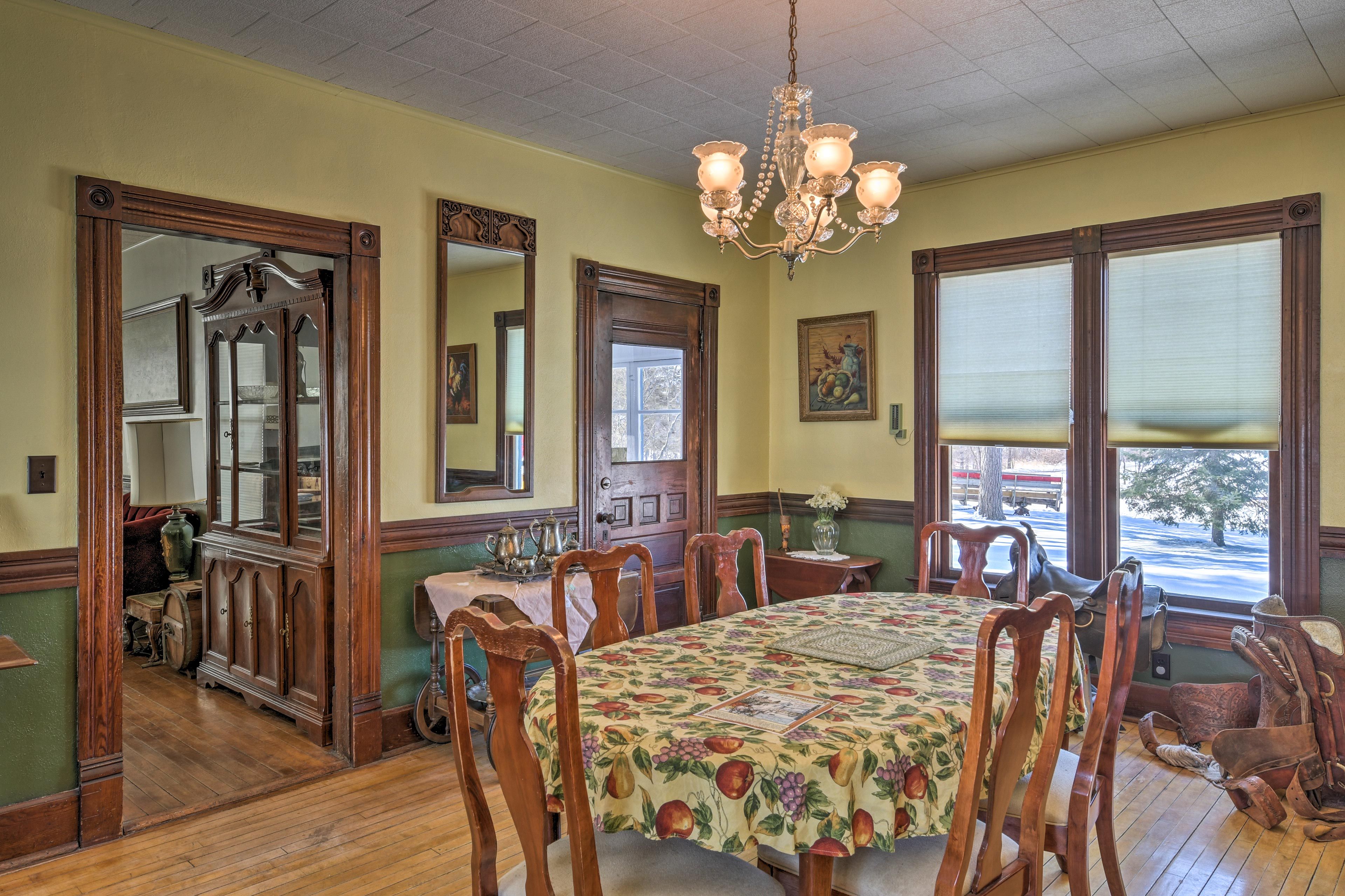 Dining Room | 6-Person Dining Table