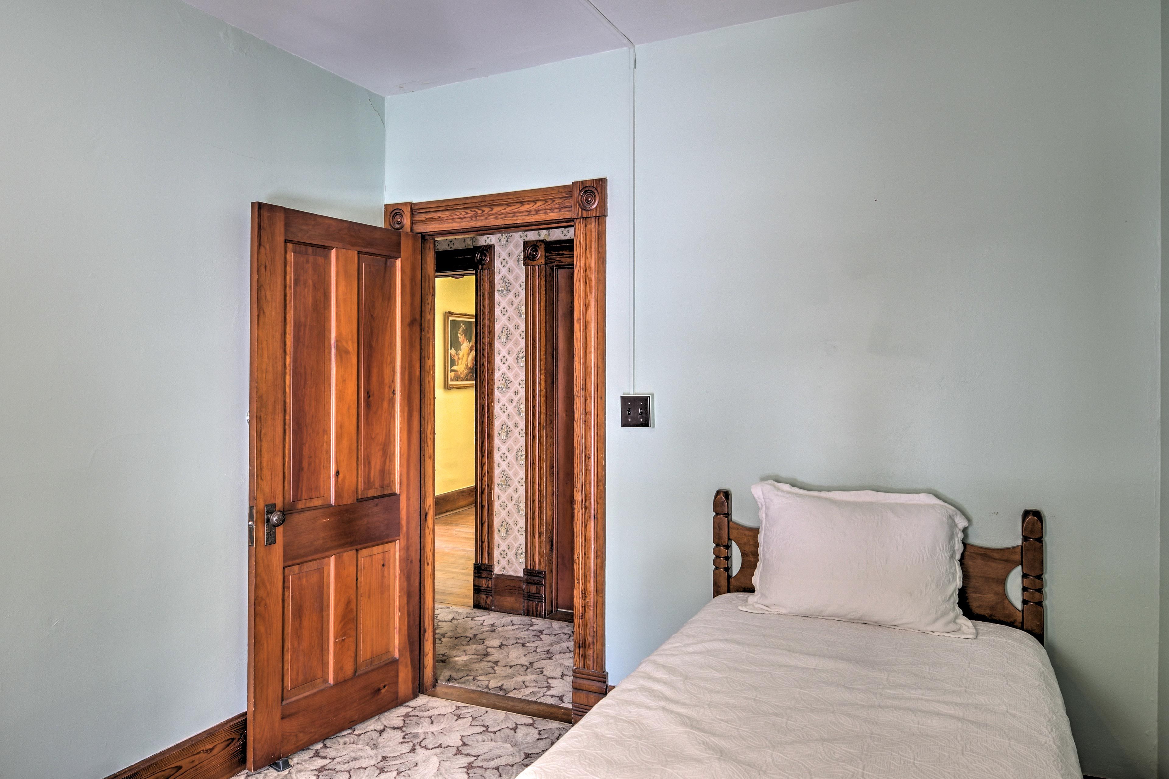 Bedroom 1 | Twin Bed