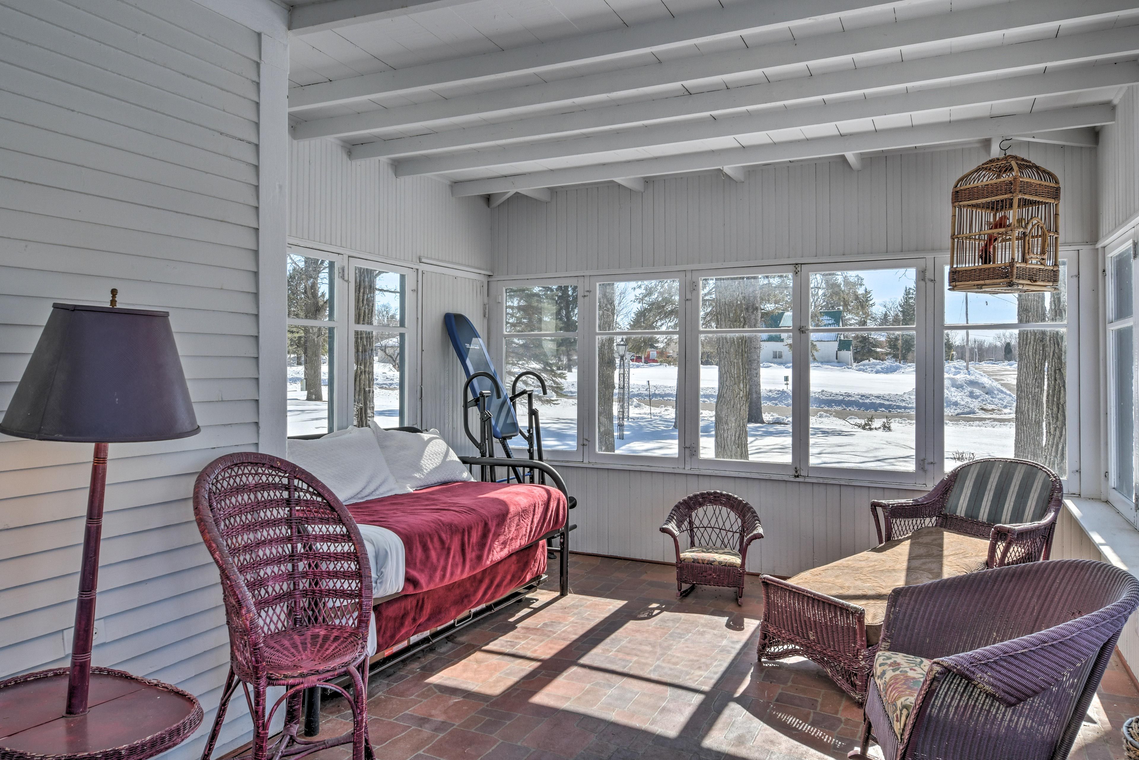Sunroom | Twin Daybed w/ Twin Trundle