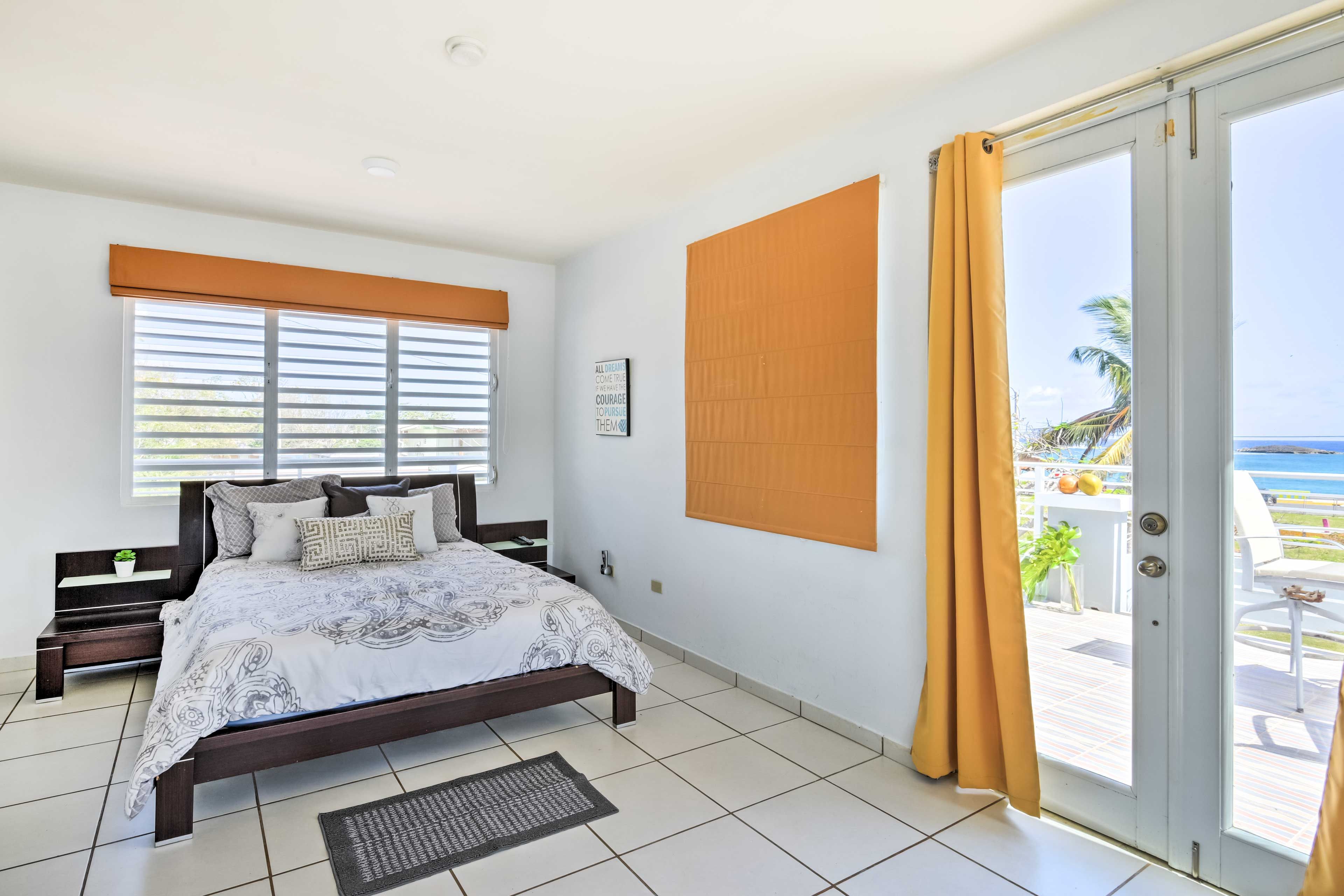 Bedroom 1 | Queen Bed