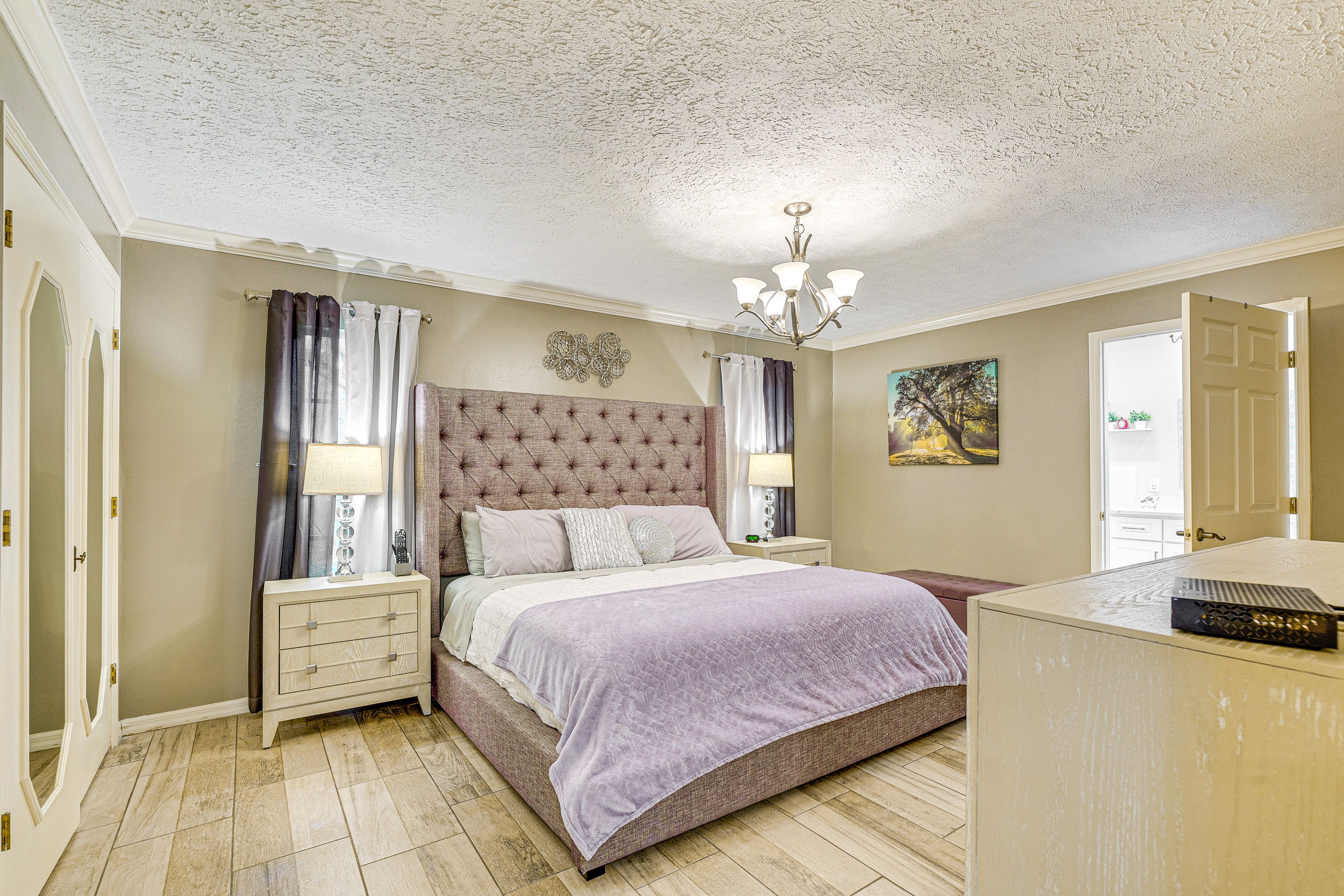 Bedroom 1 | King Bed
