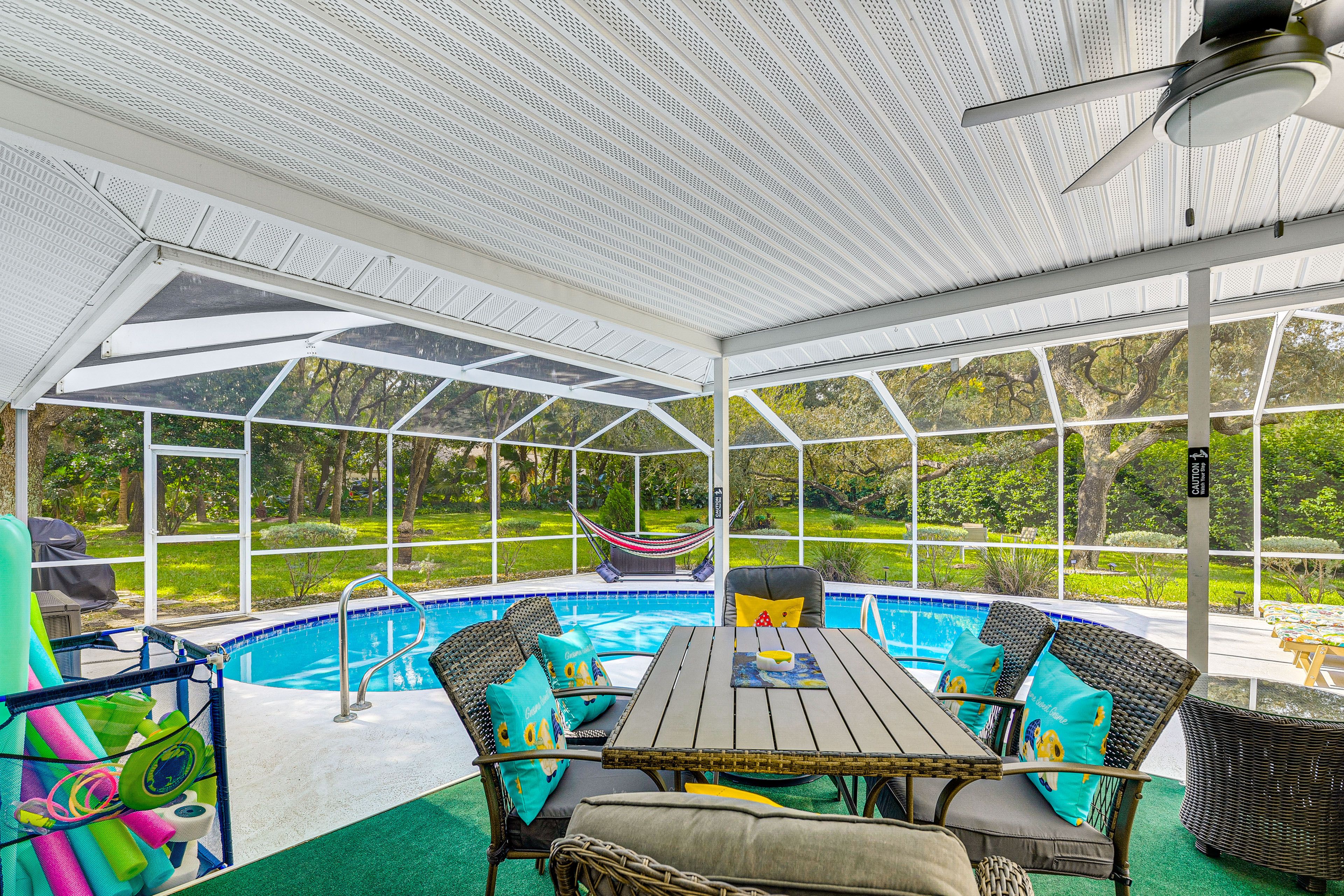 Covered Patio | Outdoor Dining