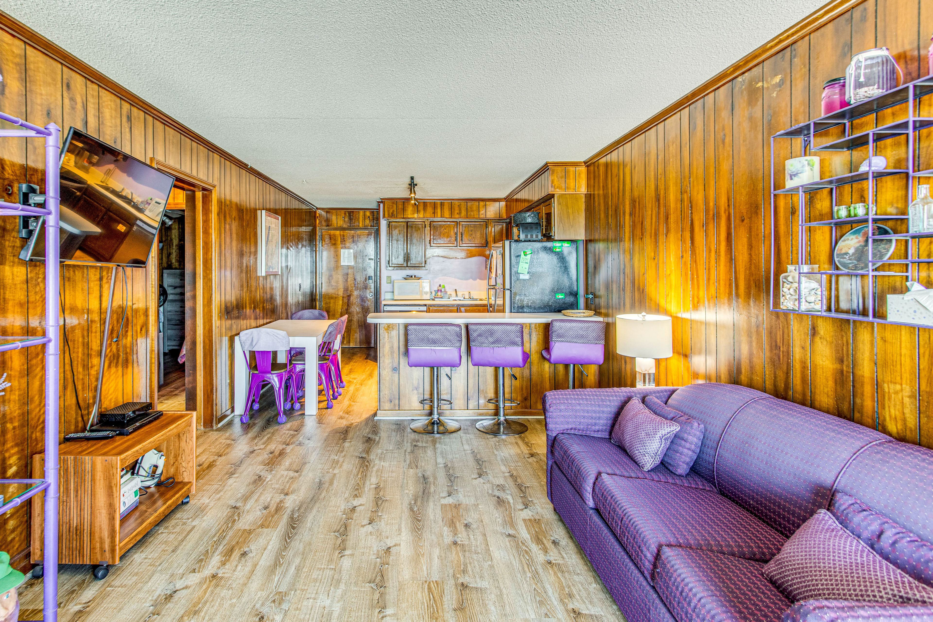 Living Room | Free WiFi | Sleeper Sofa