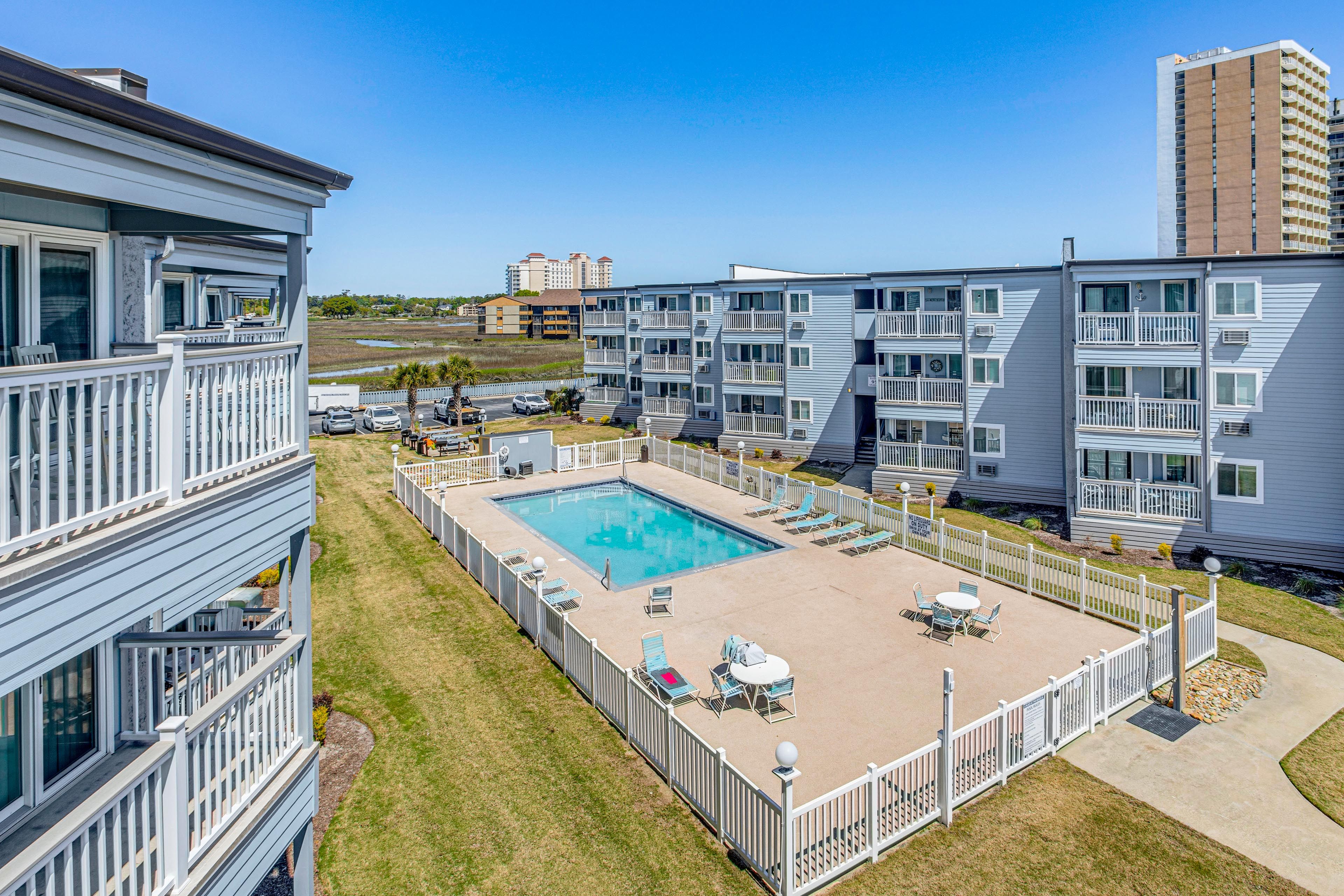 Community Amenities | Outdoor Pool | Beach Access
