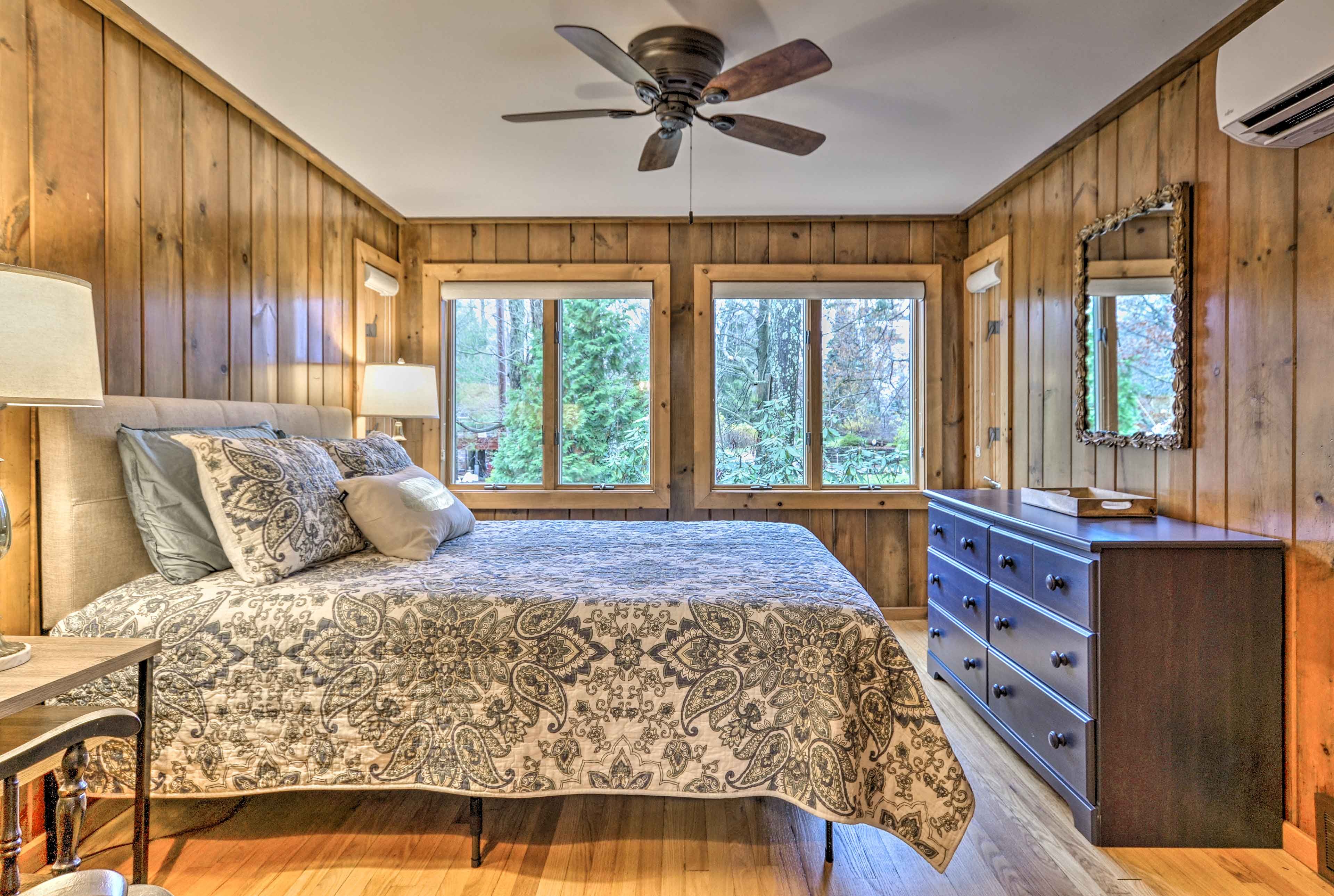 Bedroom 2 | Queen Bed