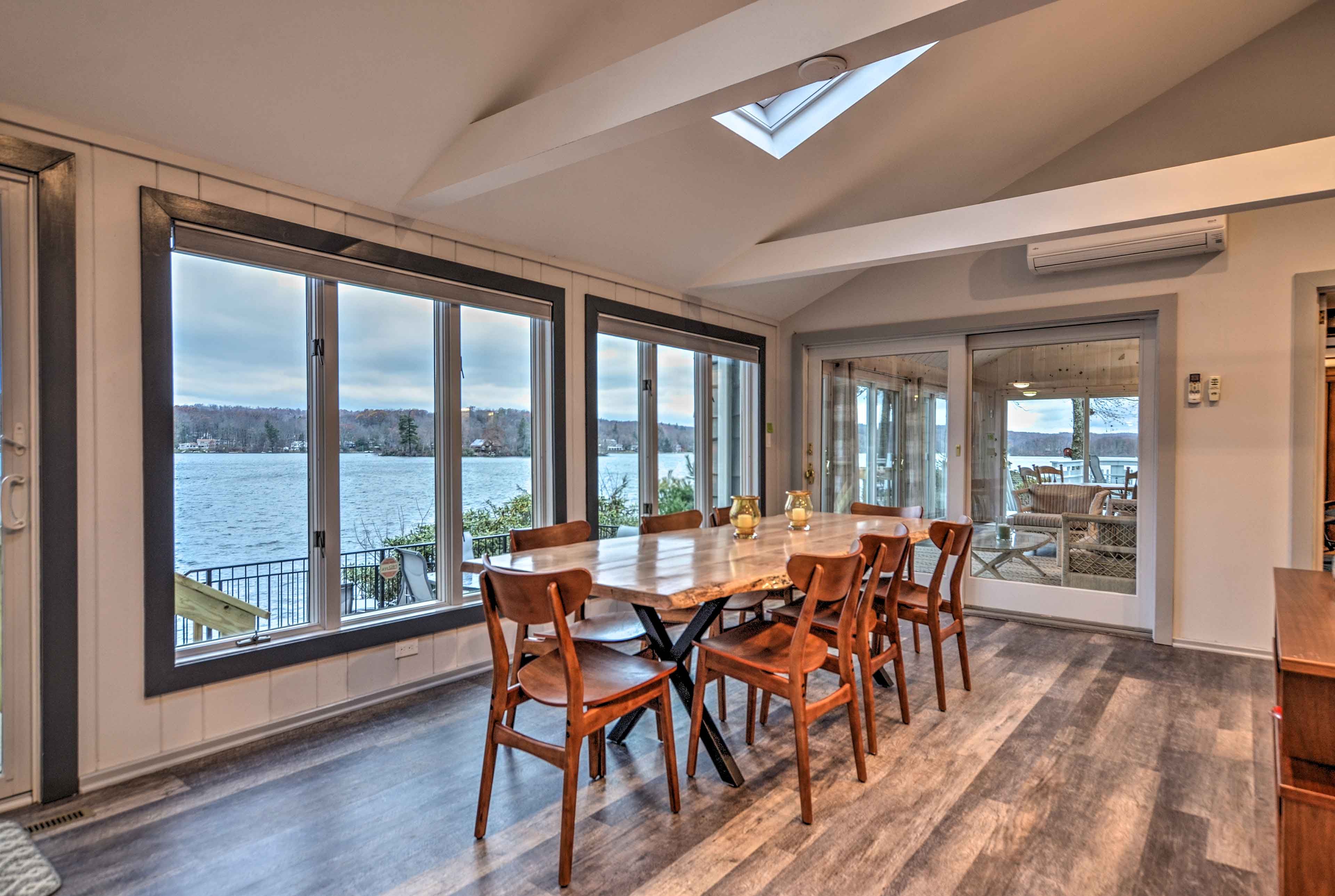 Dining Table | Dishware Provided