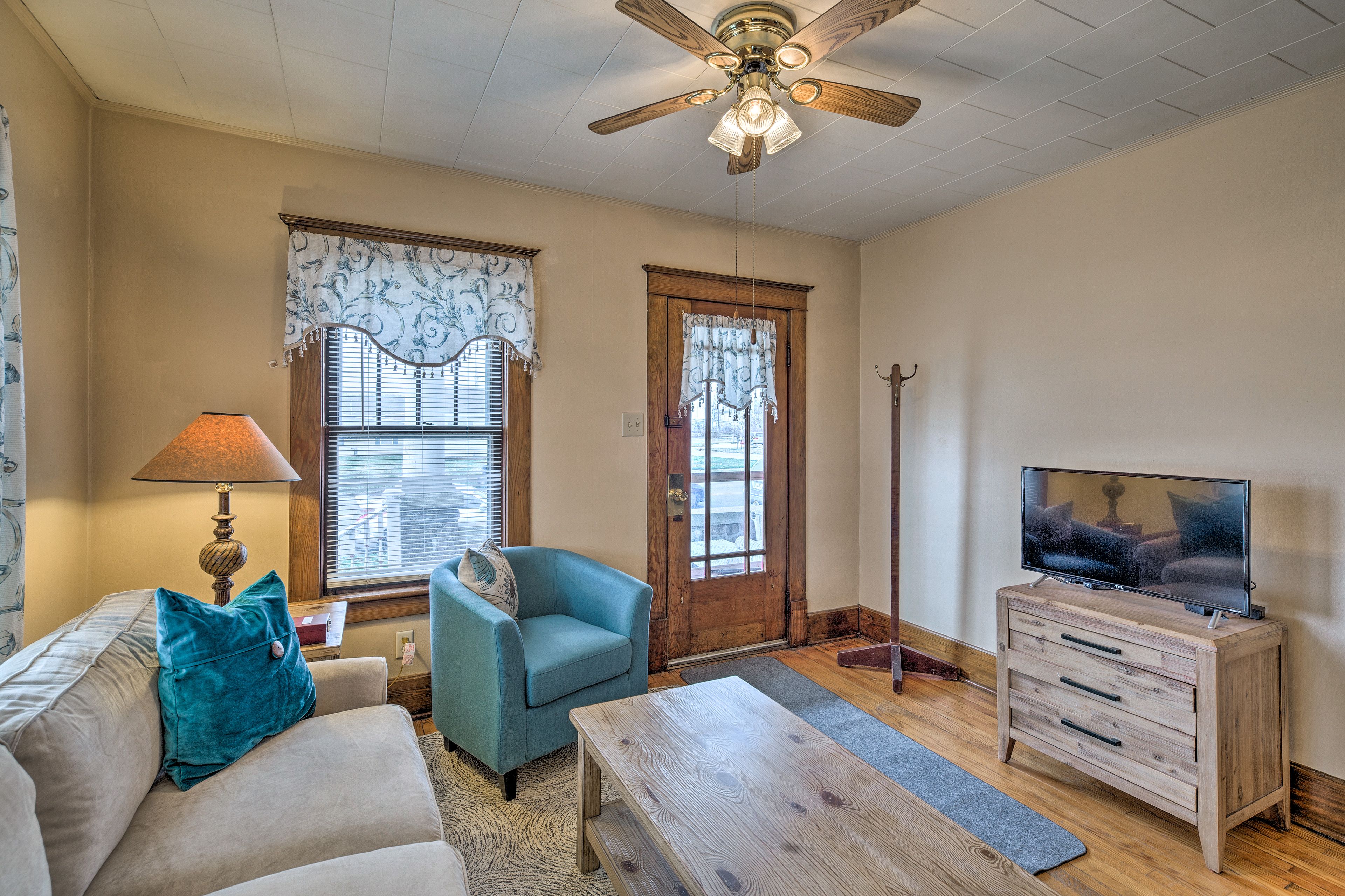 Living Room | Free WiFi