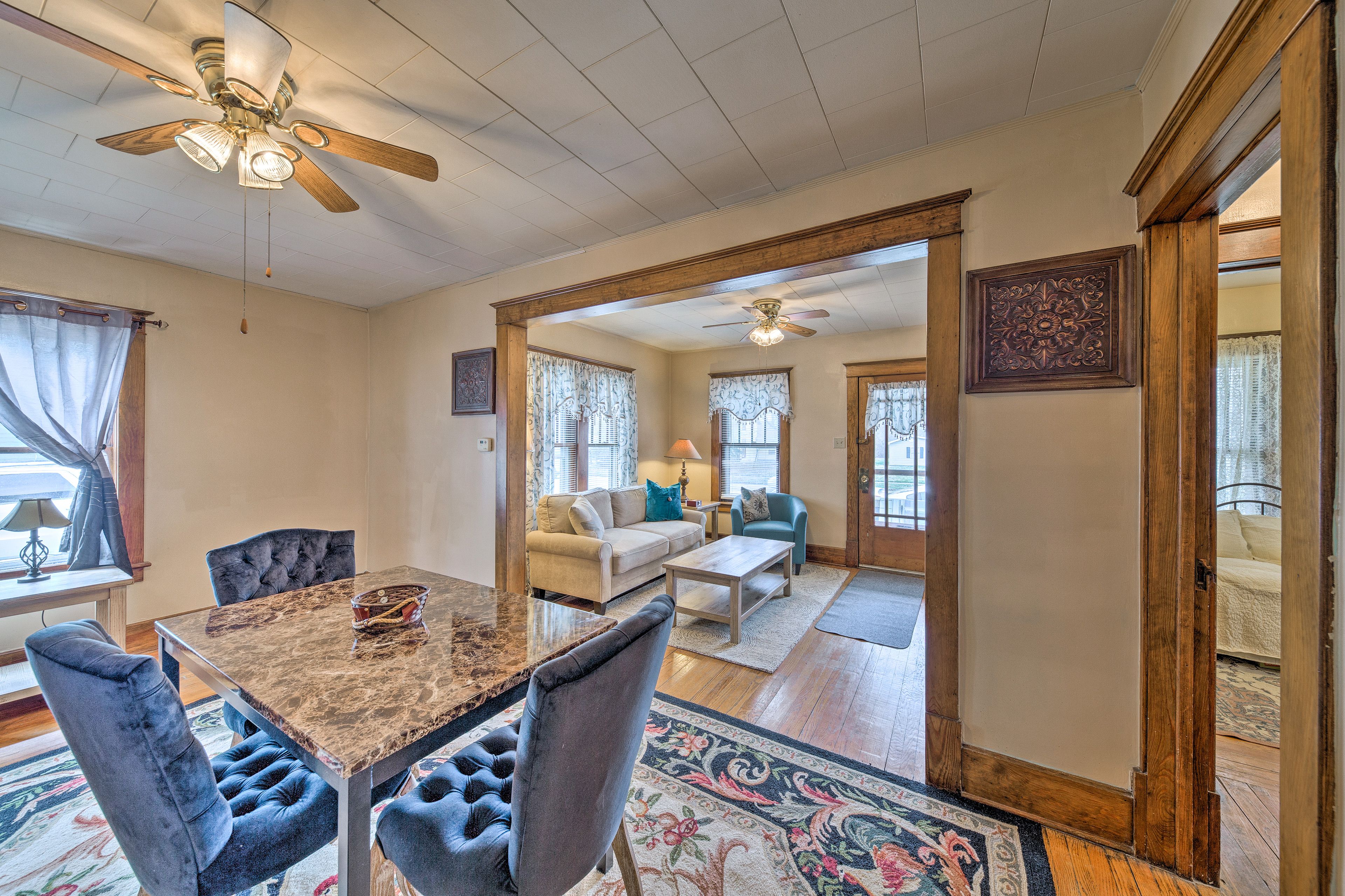 Dining Table | Dishware Provided