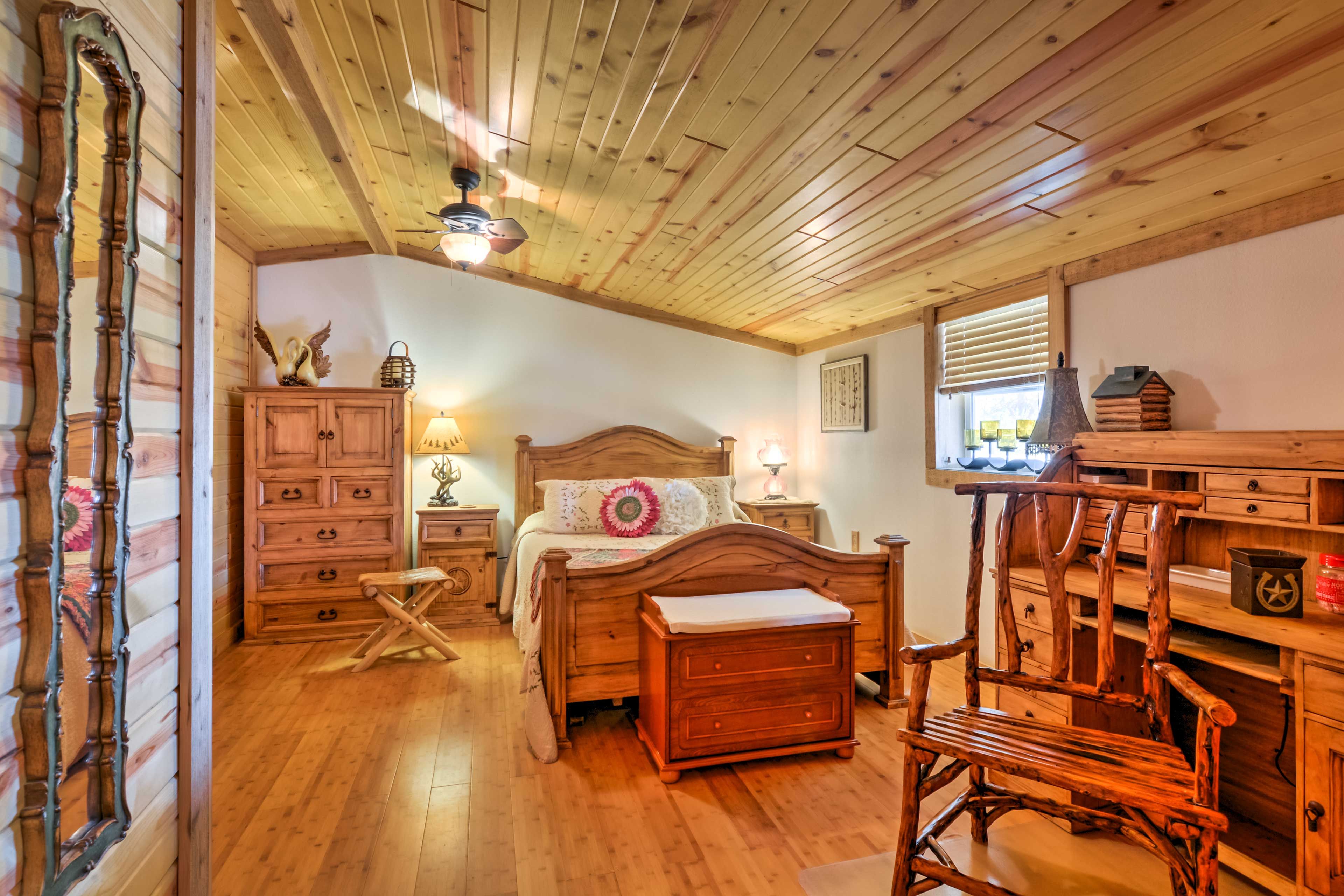 Bedroom 1 | Queen Bed | Linens Provided
