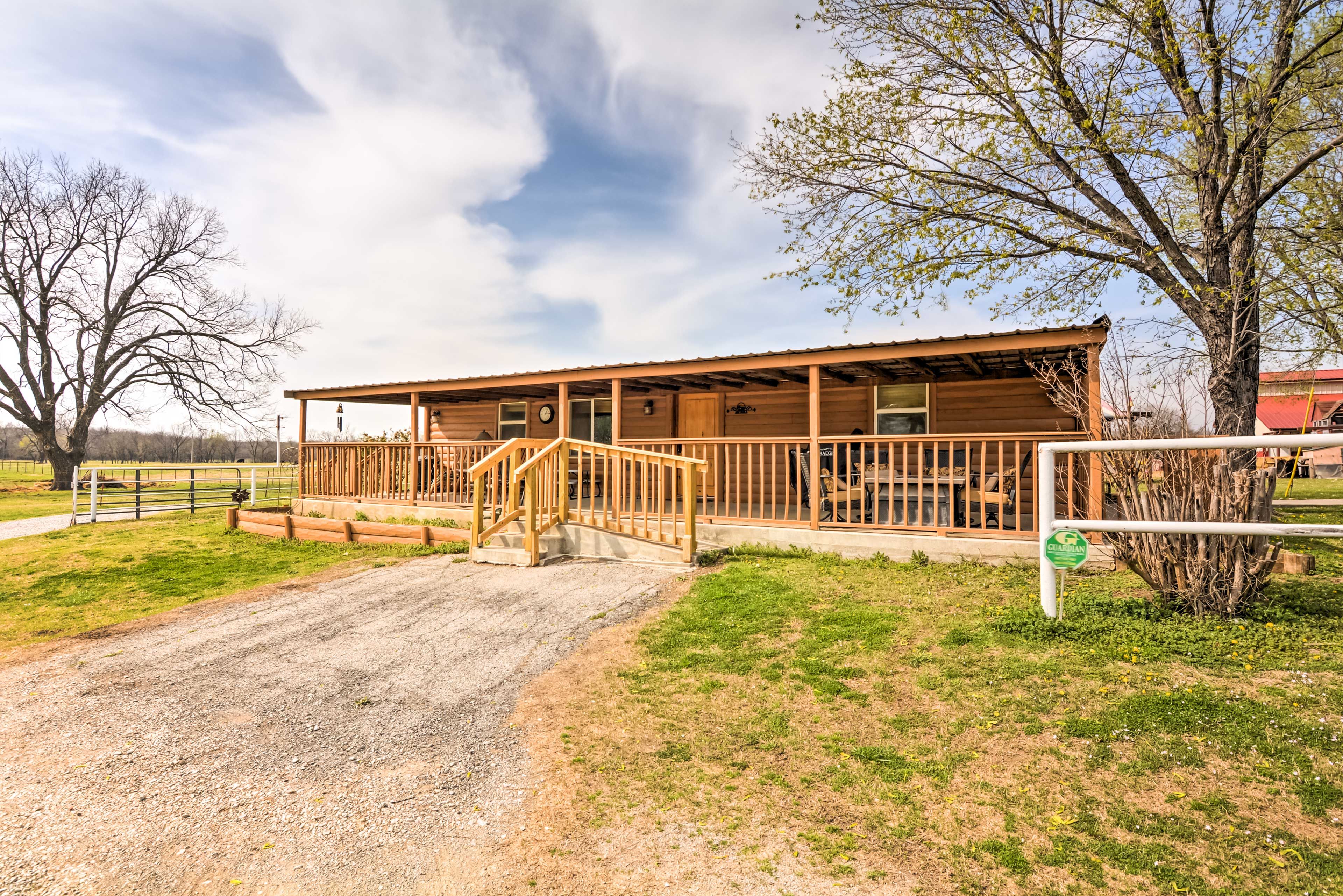 Bartlesville Vacation Rental | 2BR | 1.5BA | 1830 Sq Ft | Ramp Access