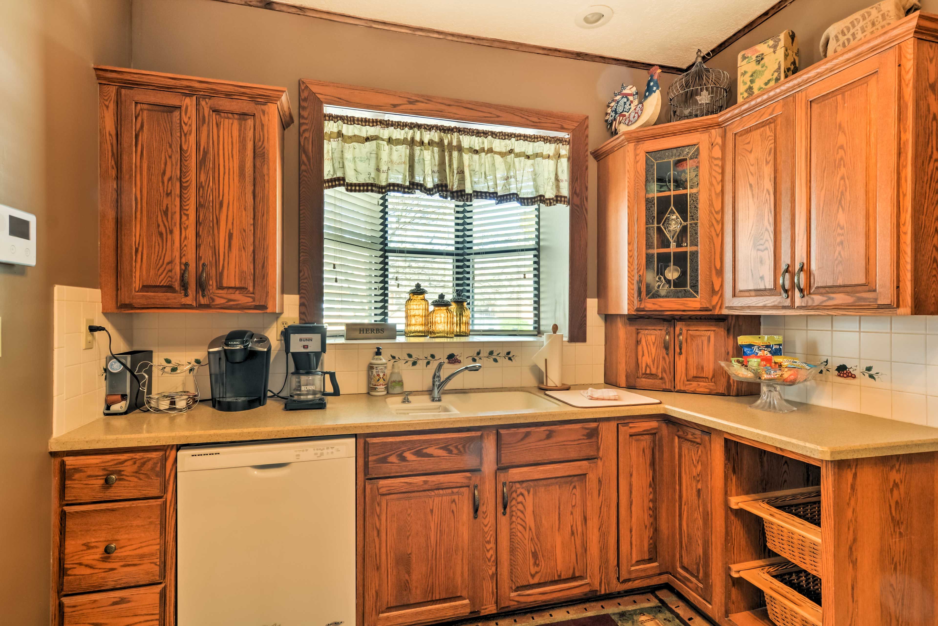 Kitchen | Toaster | Trash Bags & Paper Towels