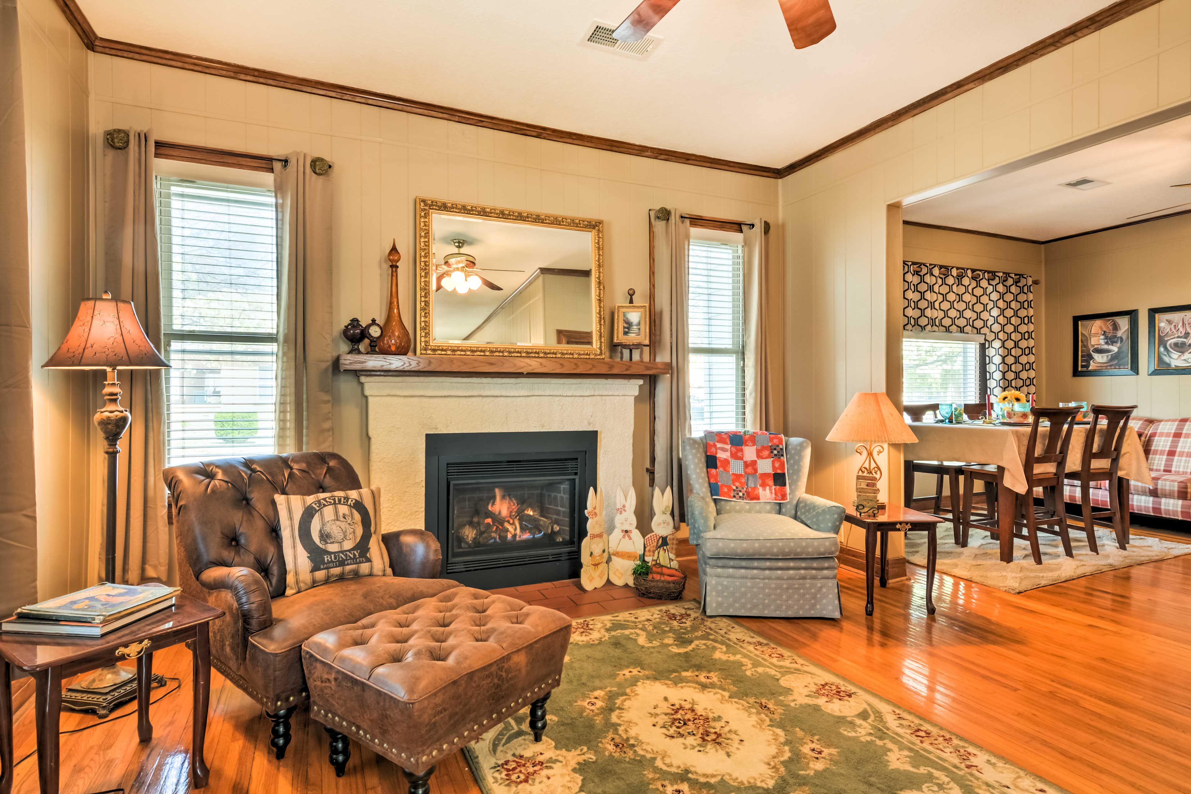 Living Room | Gas Fireplace | 3,000 Sq Ft | Stairs Required for Access