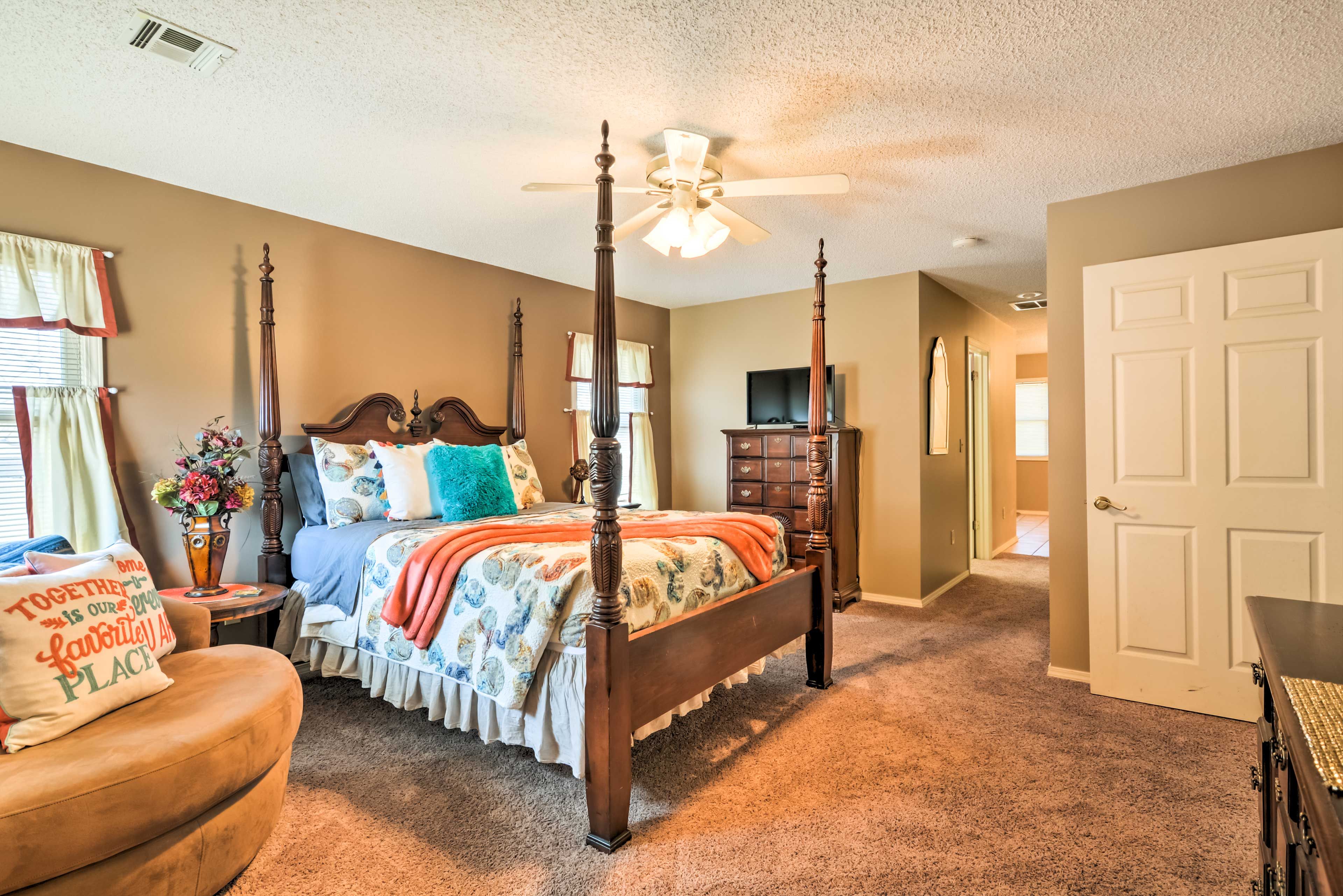 Bedroom 1 | Queen Bed