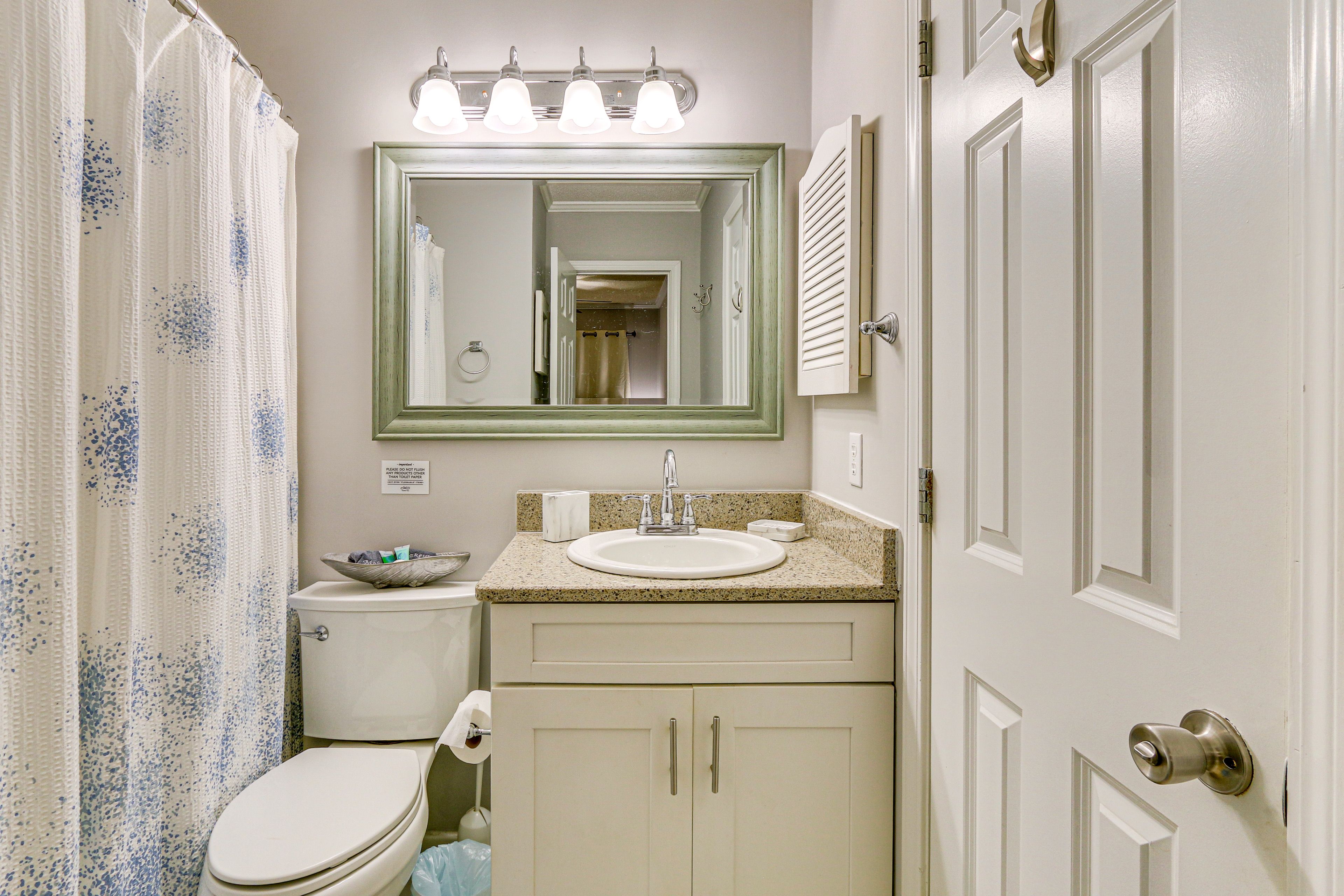 Full Bathroom | Towels Provided