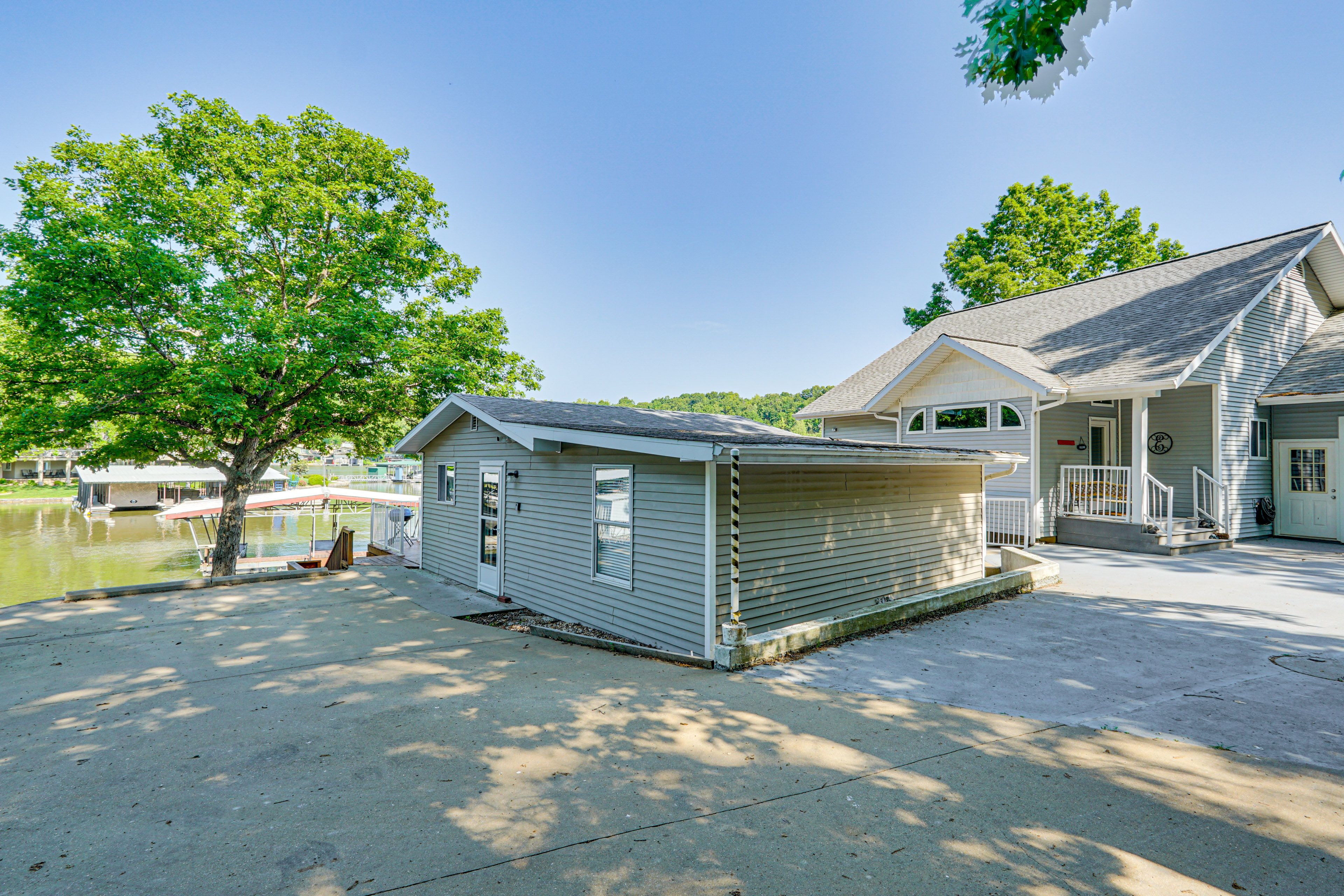 Home Exterior | Parking | Driveway (2 Vehicles)