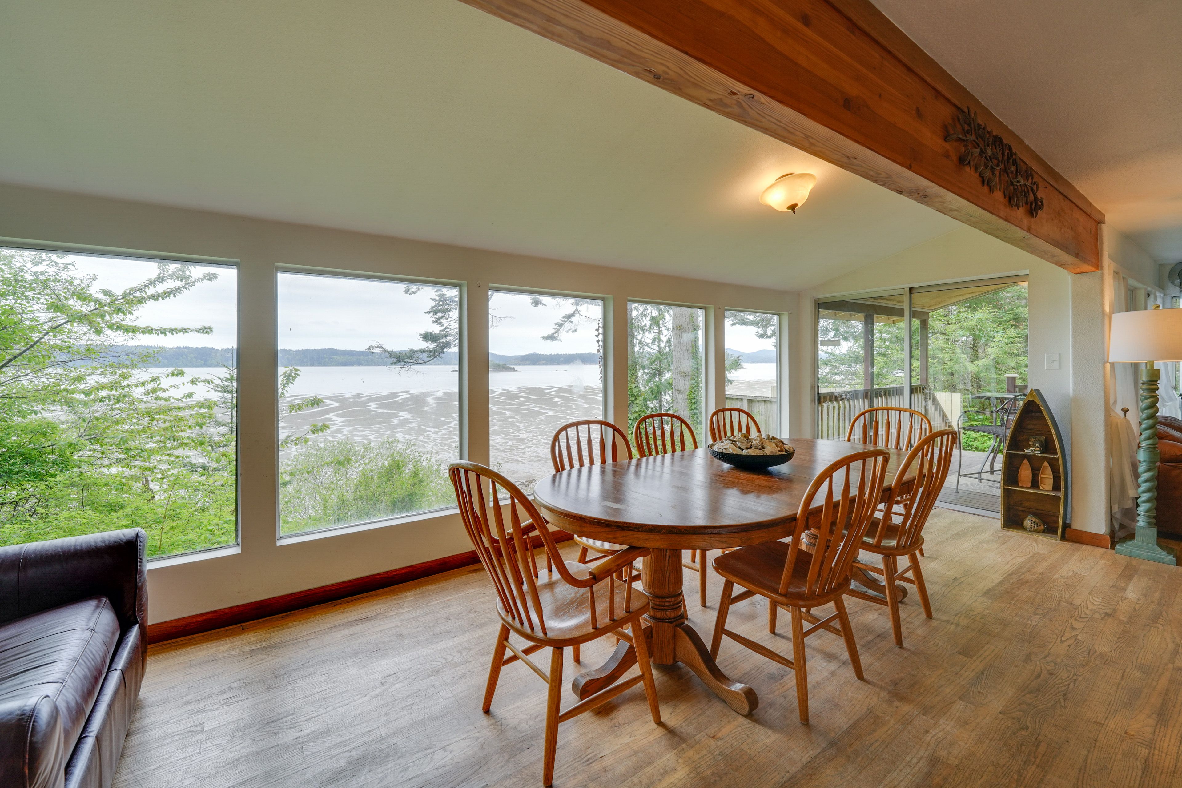 Dining Area | Dishware/Flatware Provided
