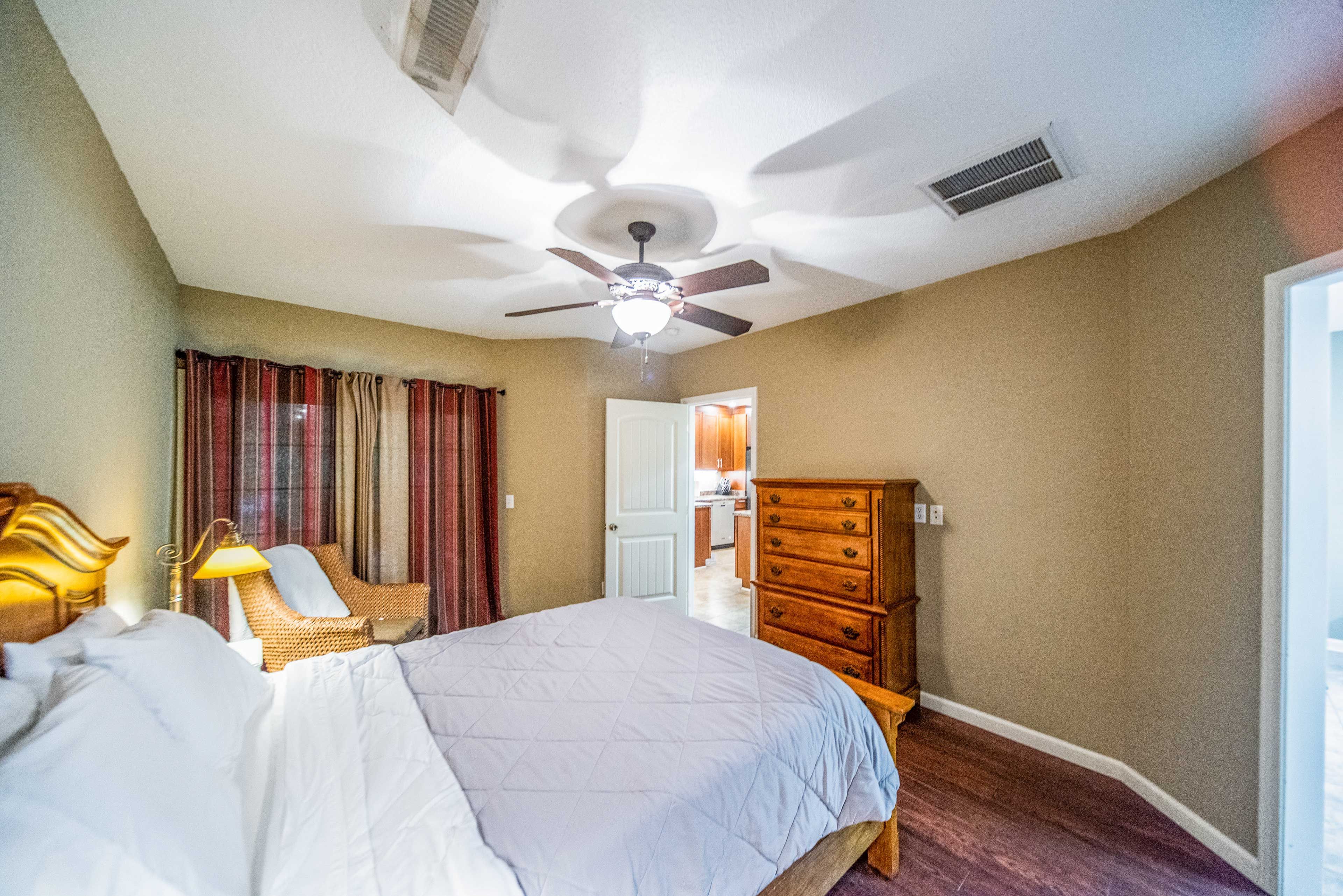 This room features a queen bed.